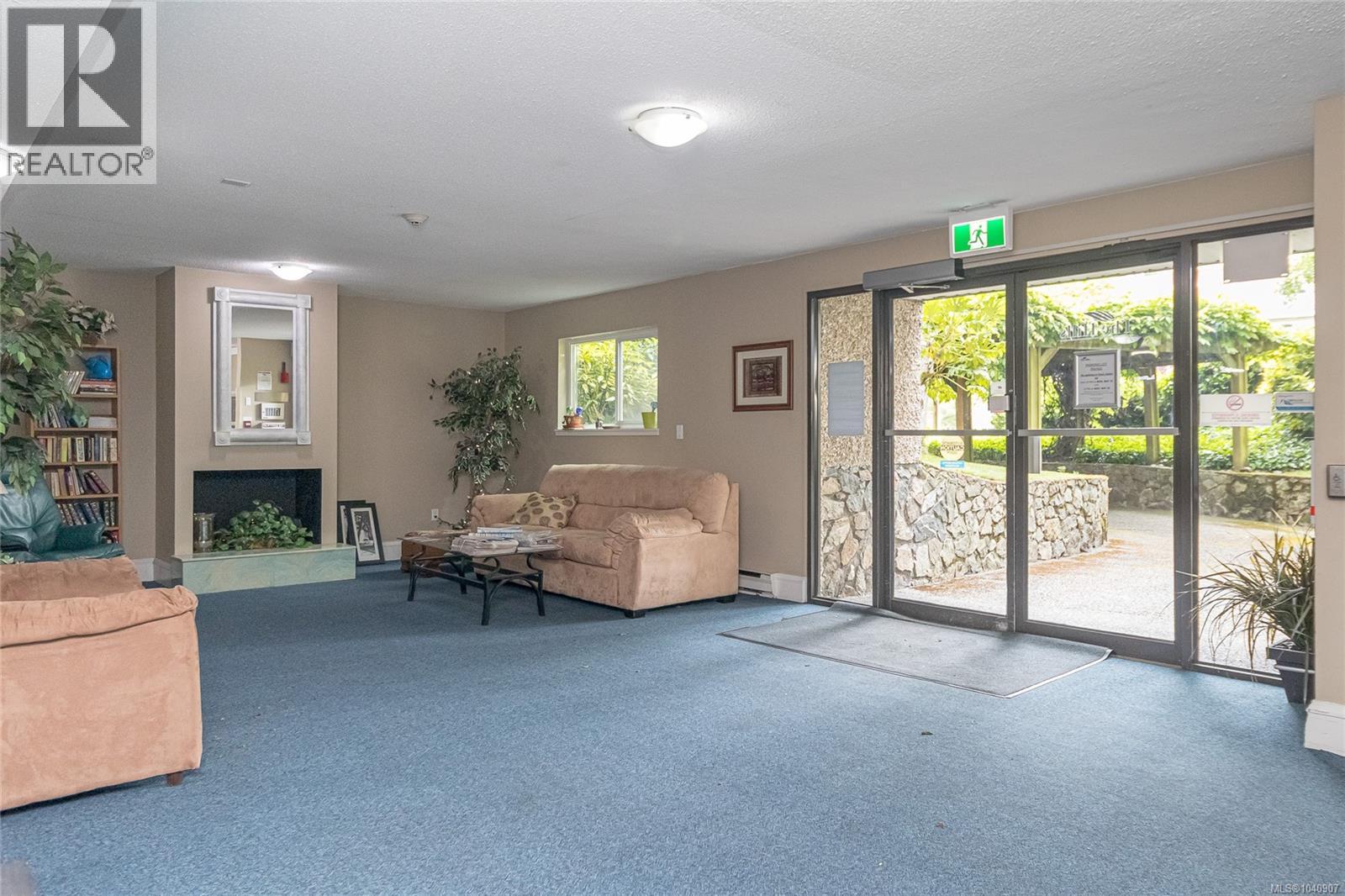 305 1366 Hillside Avenue, Victoria