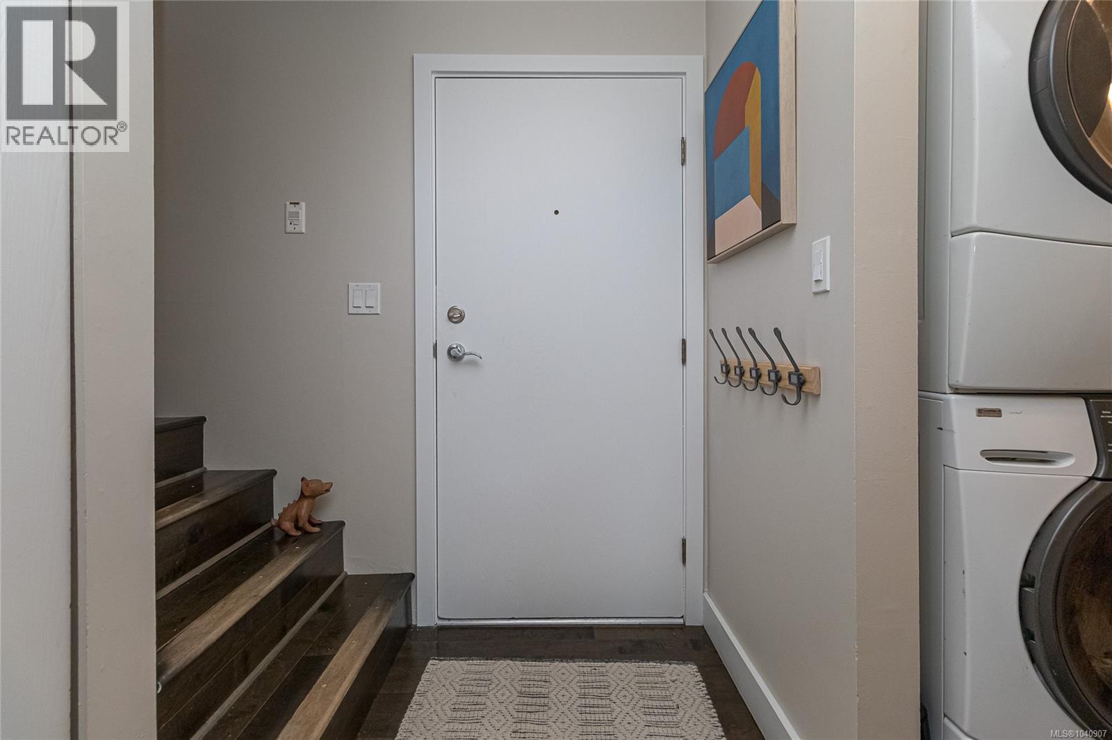 305 1366 Hillside Avenue, Victoria