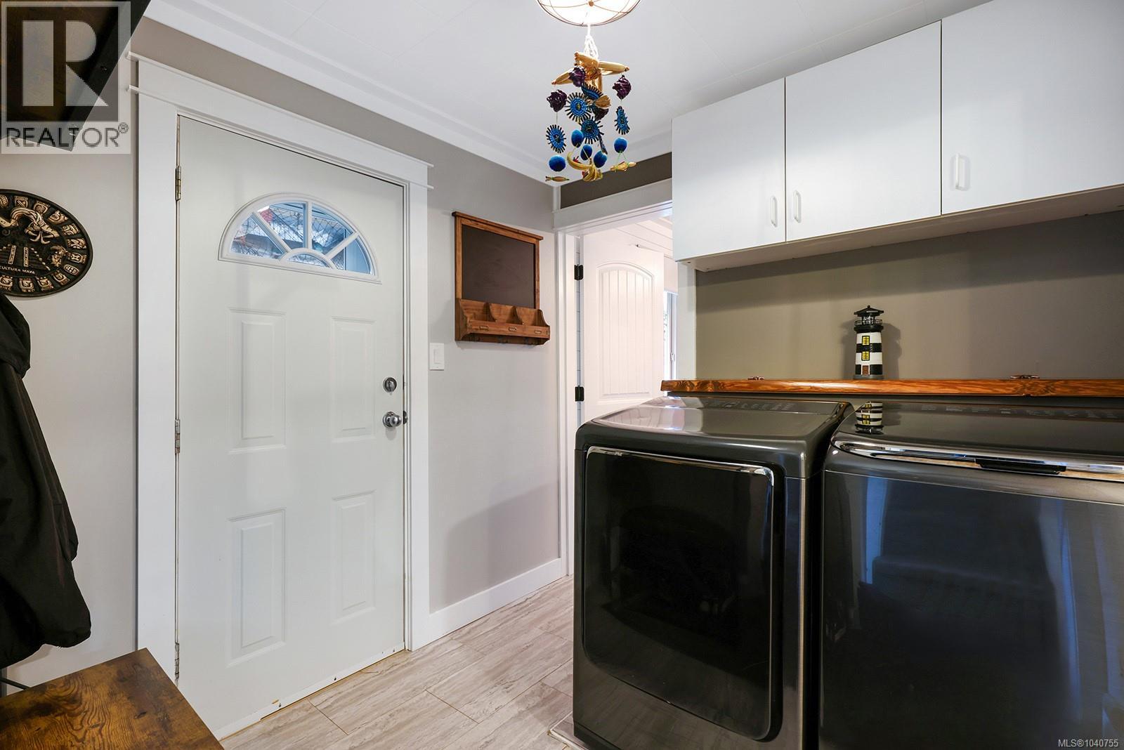 542 THULIN St - 35