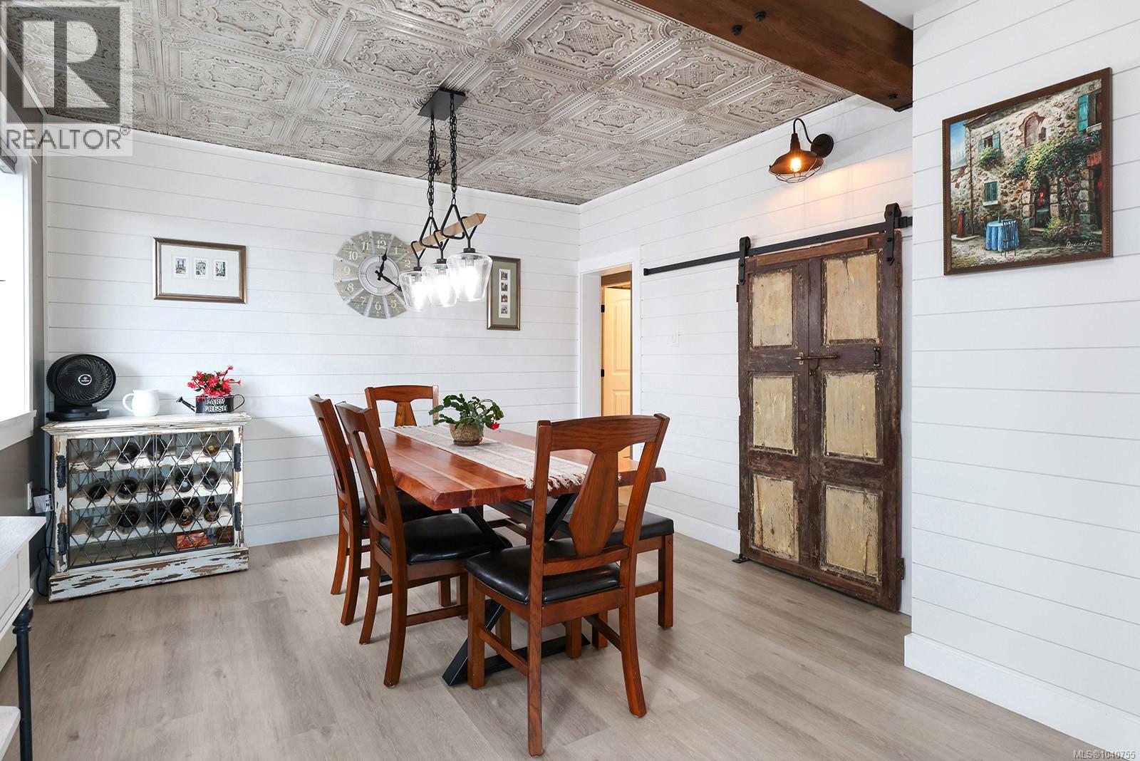 542 THULIN St - 12