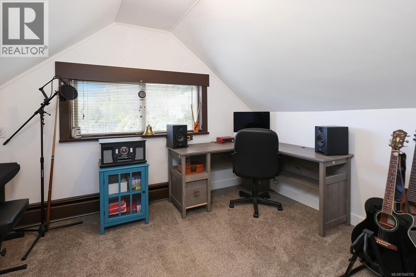 542 THULIN St - 33