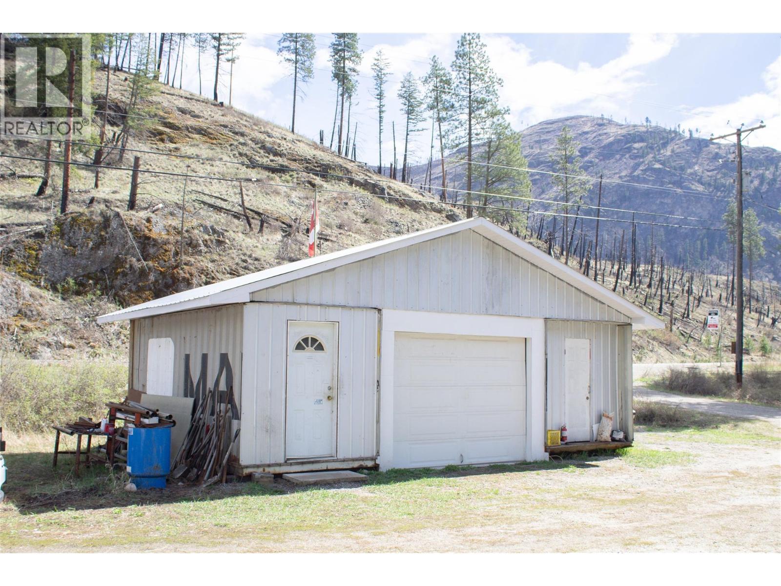 2955 33 Highway - 34
