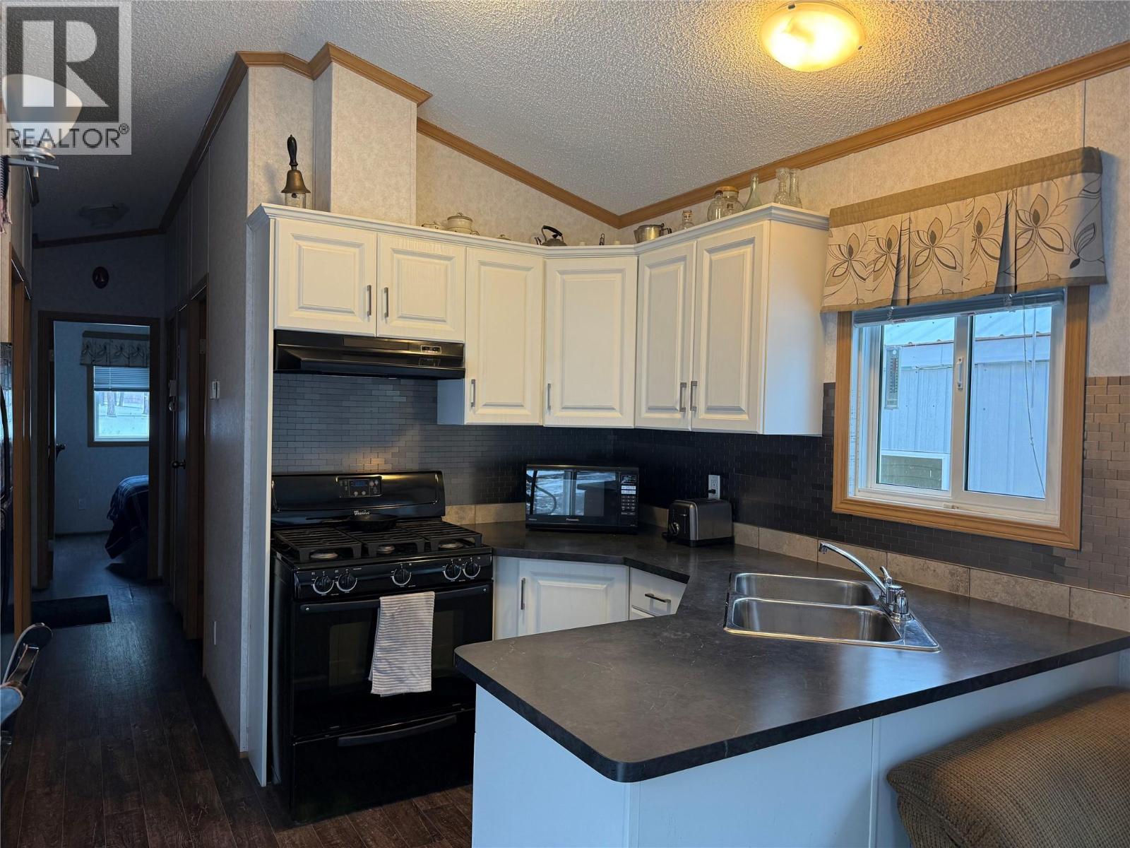 2955 33 Highway - 12