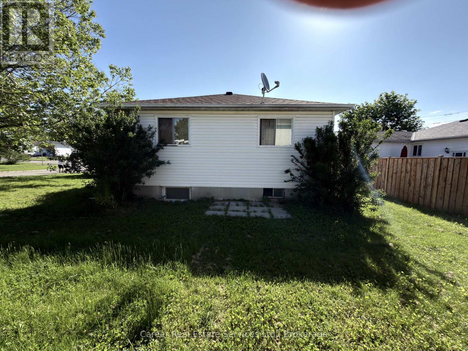 661 EWING STREET - 3