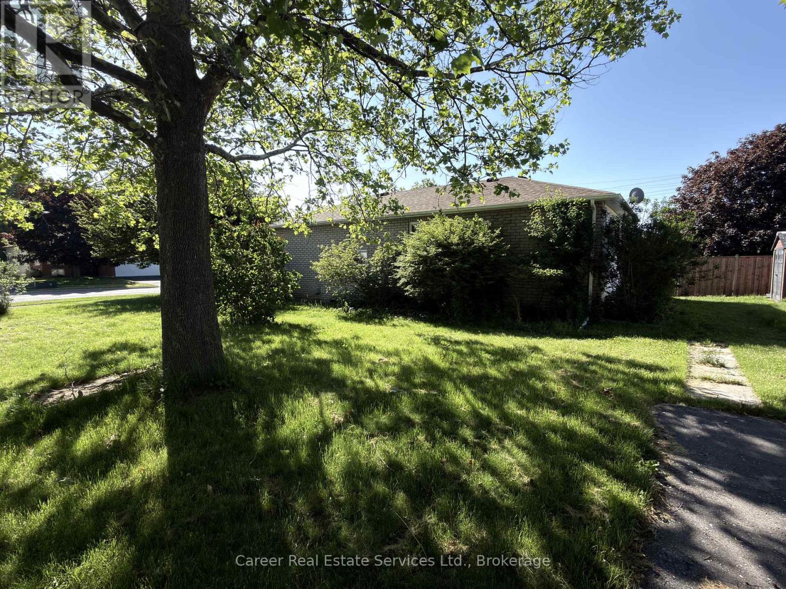 661 EWING STREET - 4