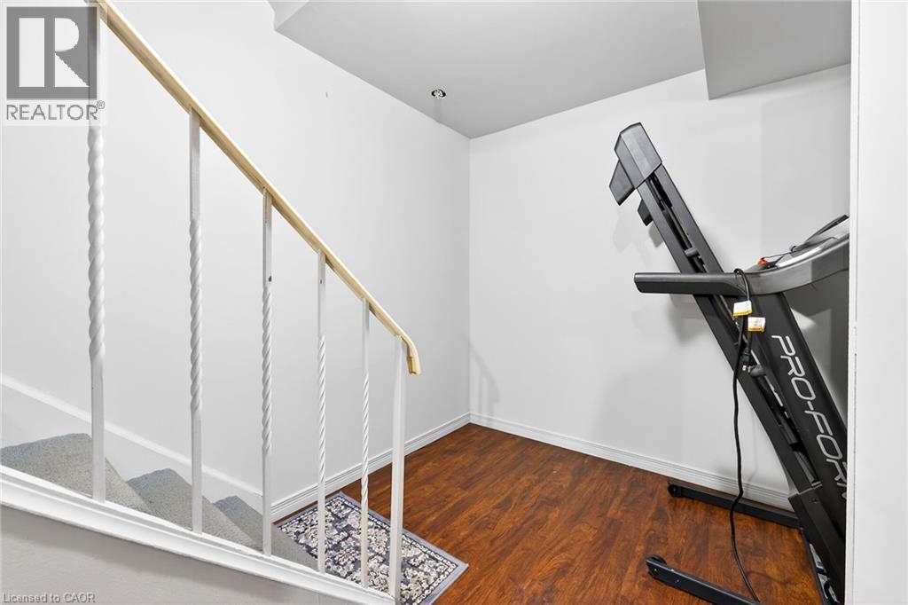 #1 2252 UPPER MIDDLE Road - Image 32