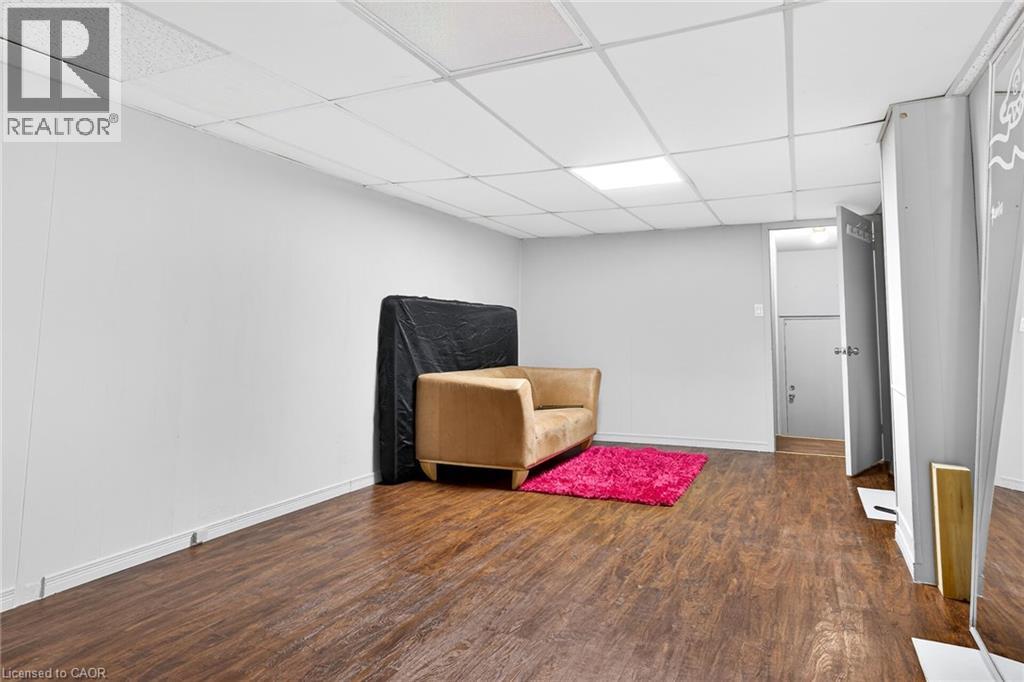 #1 2252 UPPER MIDDLE Road - 34