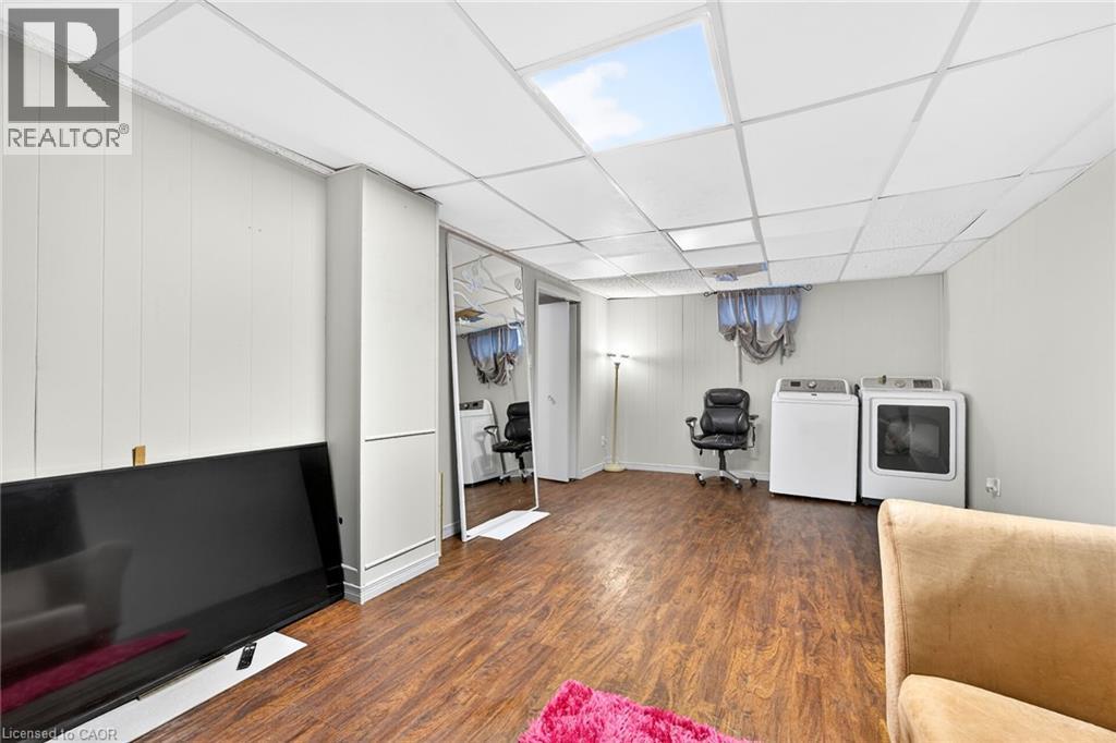 #1 2252 UPPER MIDDLE Road - Image 35