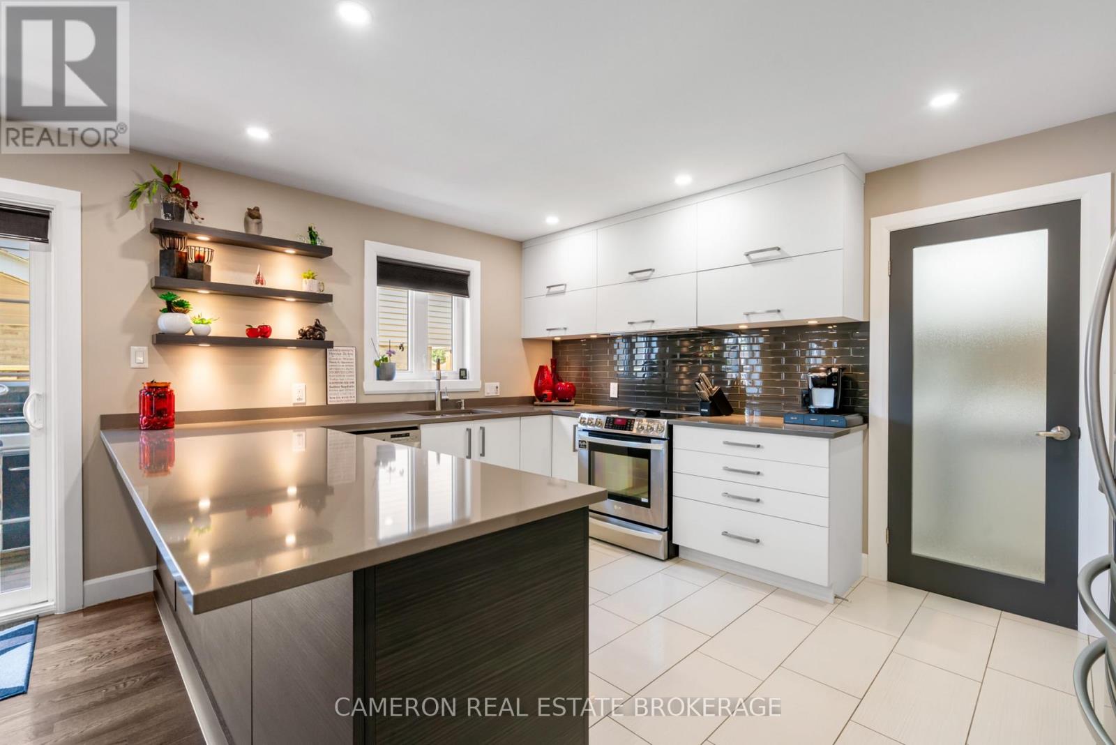1368 PATRICIA PLACE - 10