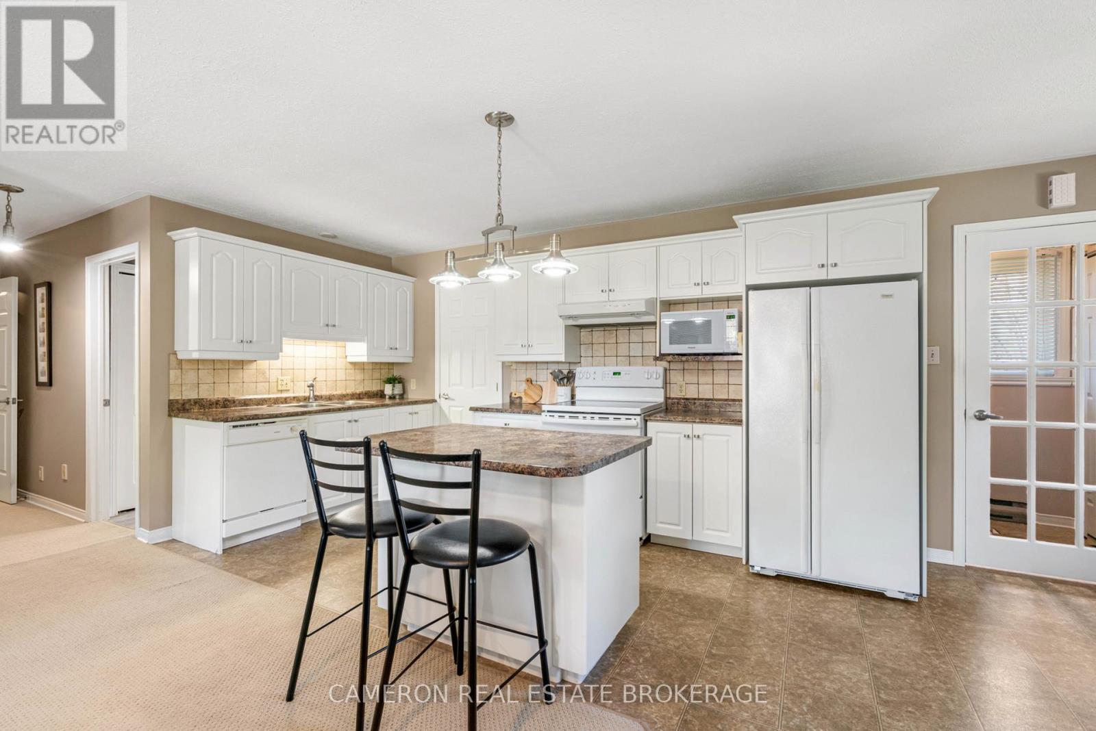 1368 PATRICIA PLACE - 15