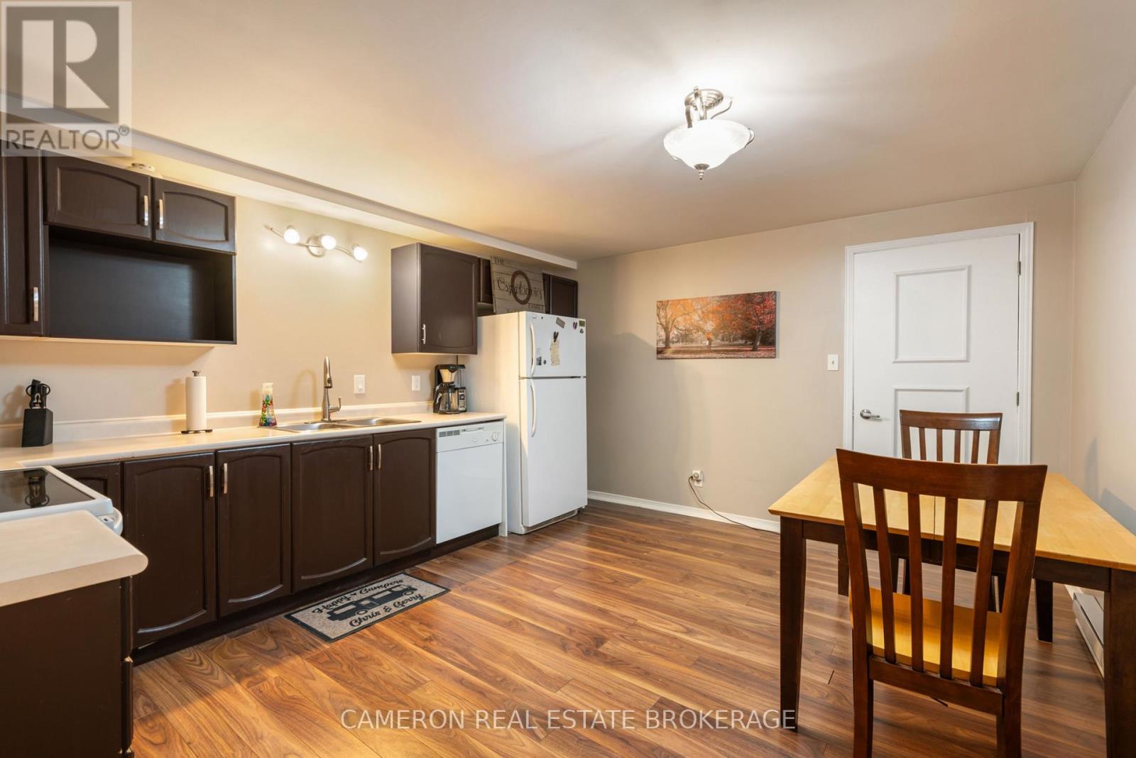 1368 PATRICIA PLACE - 28