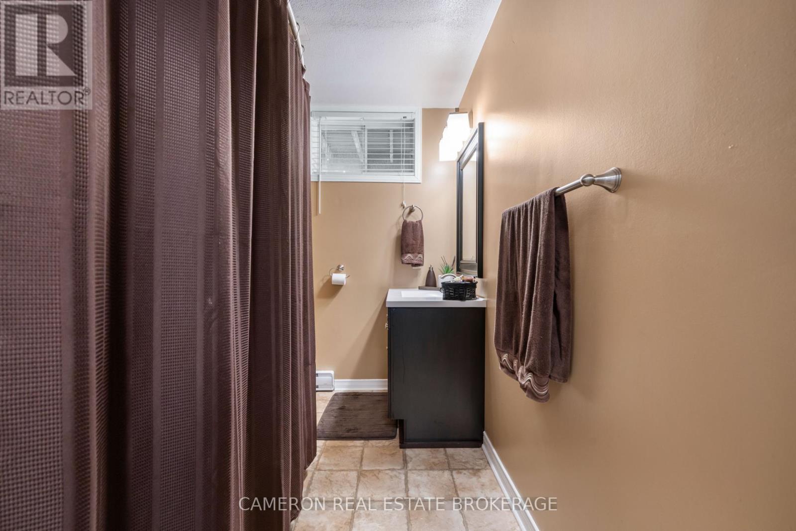 1368 PATRICIA PLACE - 31
