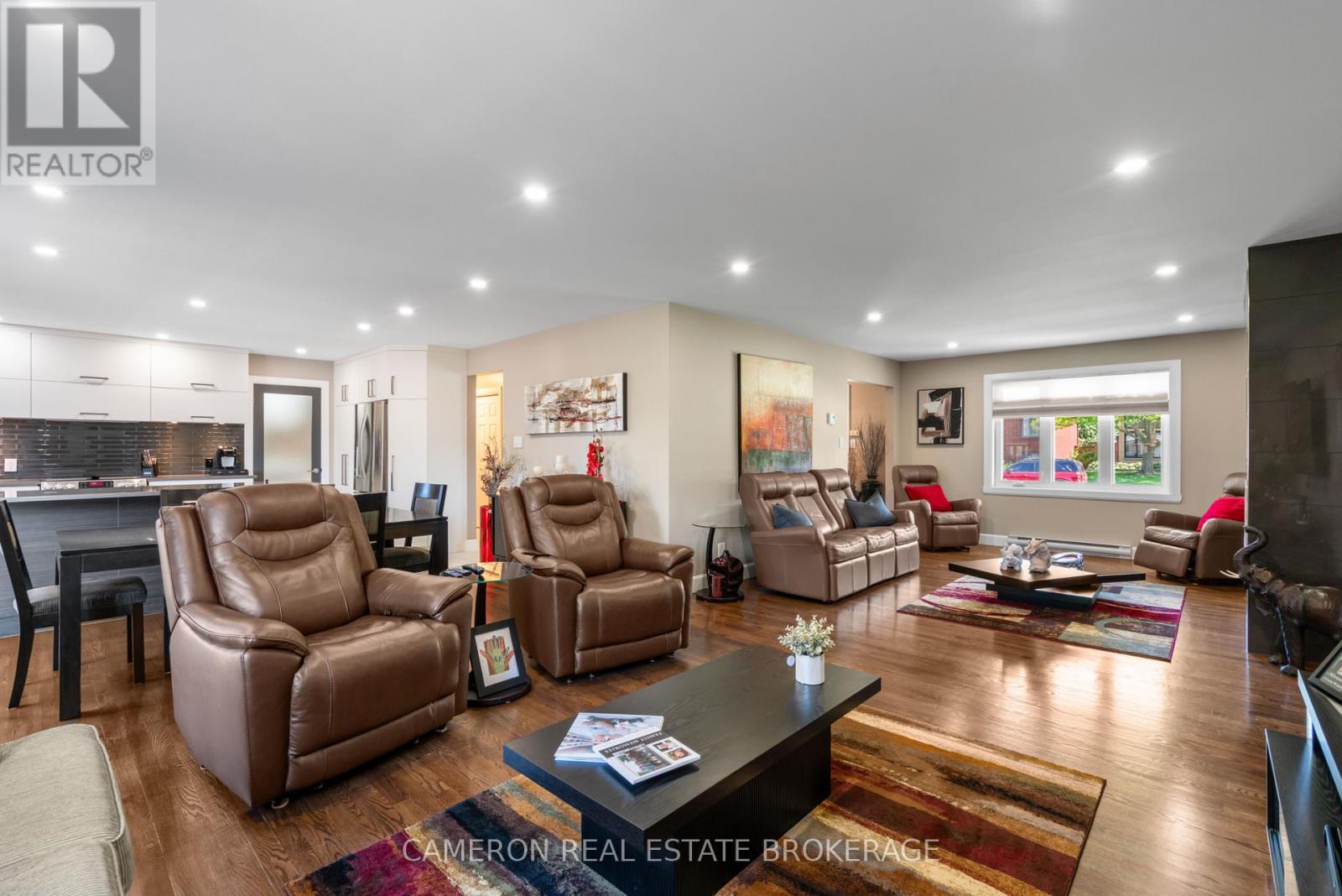 1368 PATRICIA PLACE - 9
