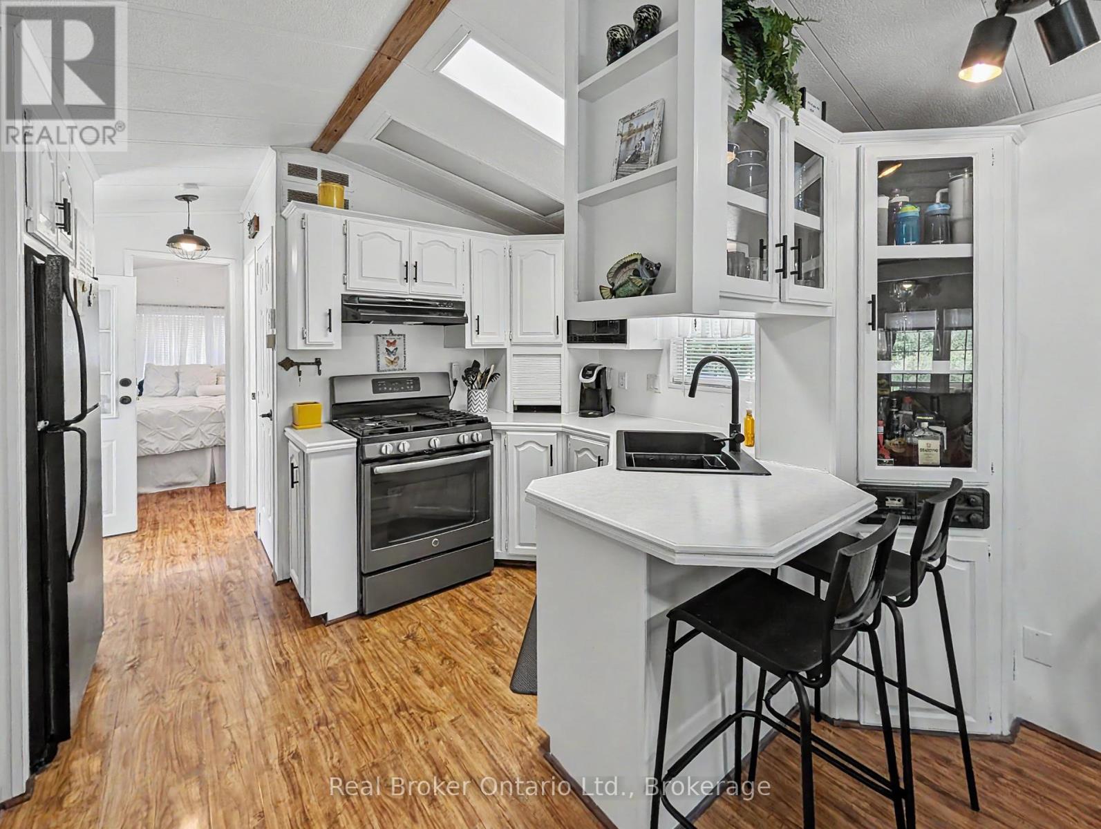 #M29 13 SOUTHLINE AVENUE - Image 32