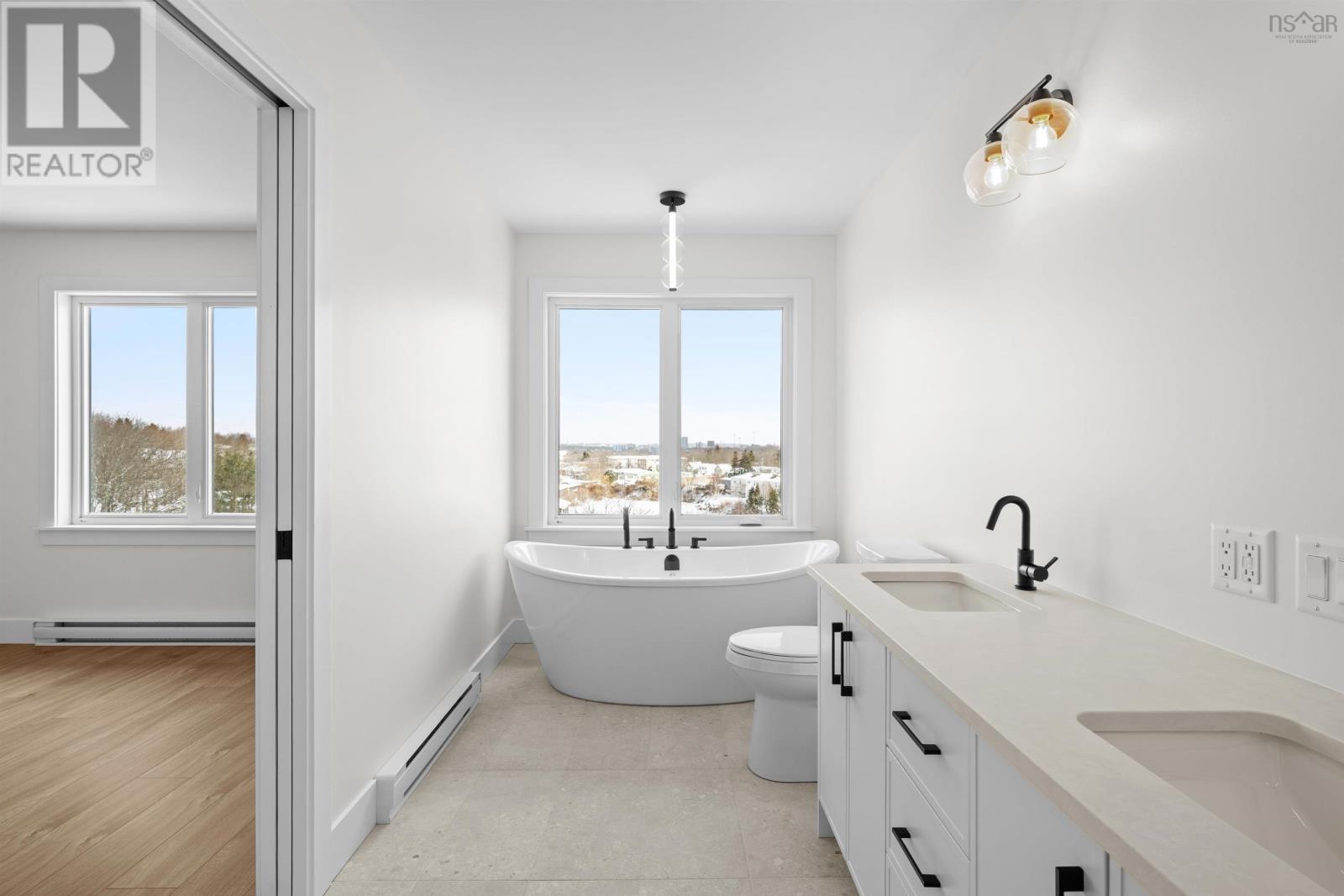 Property 27 of 39 of 69 Grenoble Court