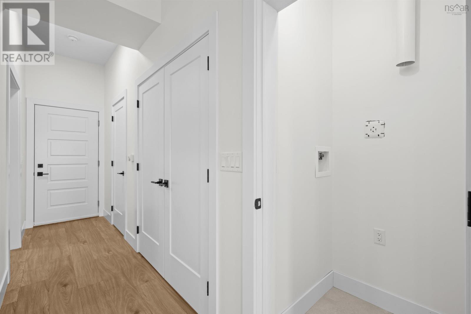 Property 35 of 39 of 69 Grenoble Court