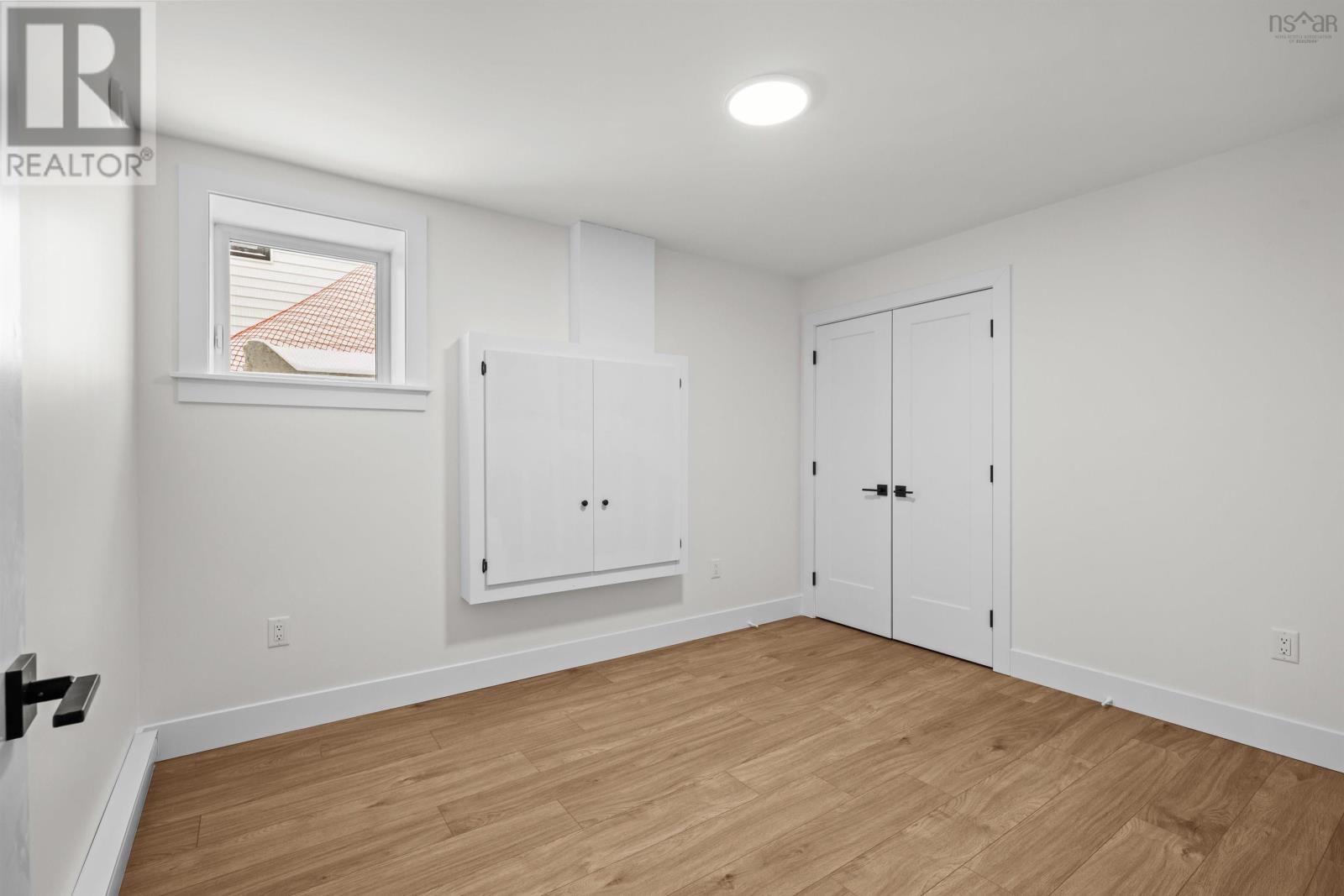 Property 36 of 39 of 69 Grenoble Court