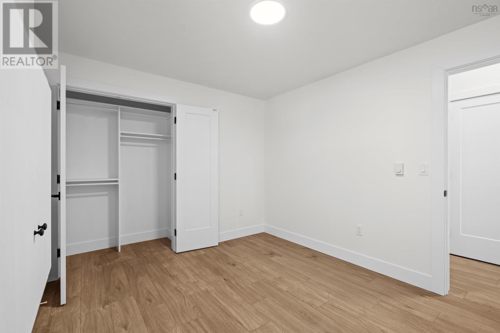 Property 37 of 39 of 69 Grenoble Court