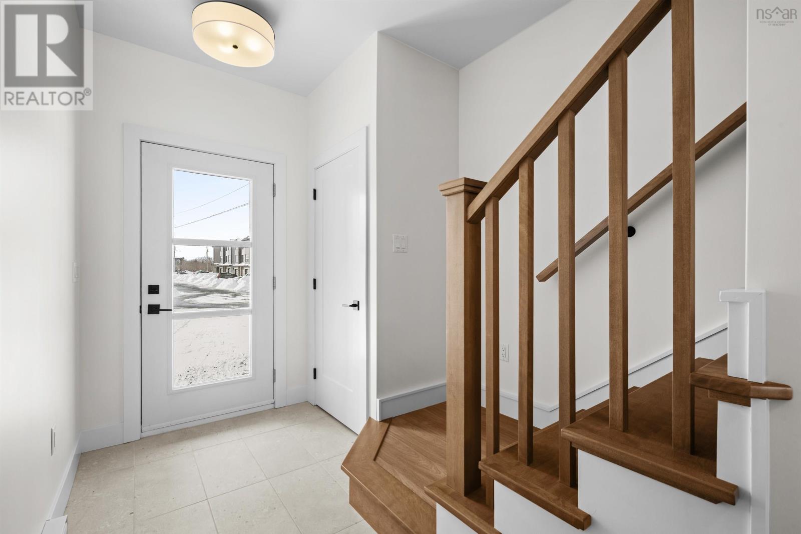 Property 8 of 39 of 69 Grenoble Court