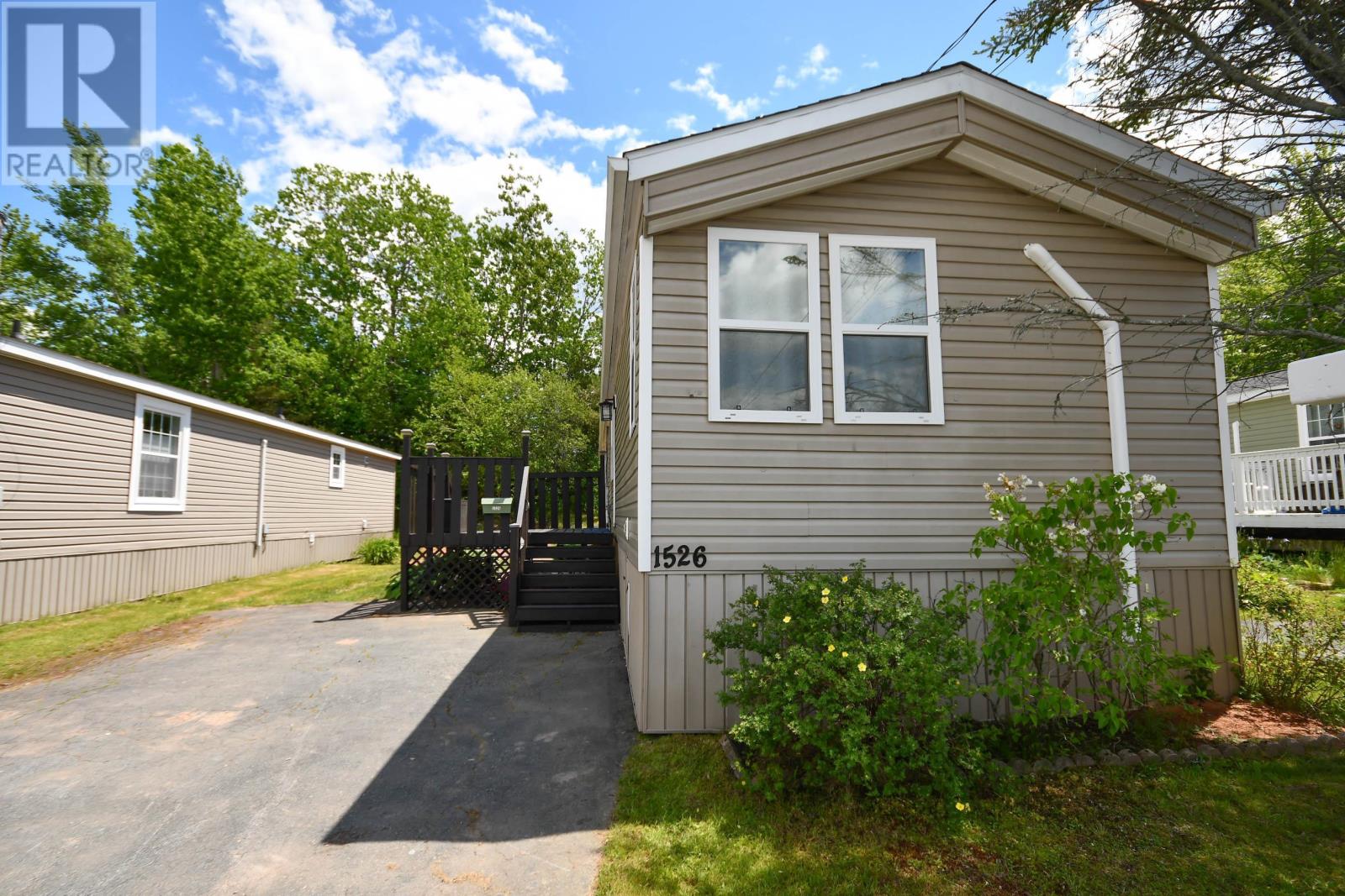 Property photo of 1526 Woodbine Drive