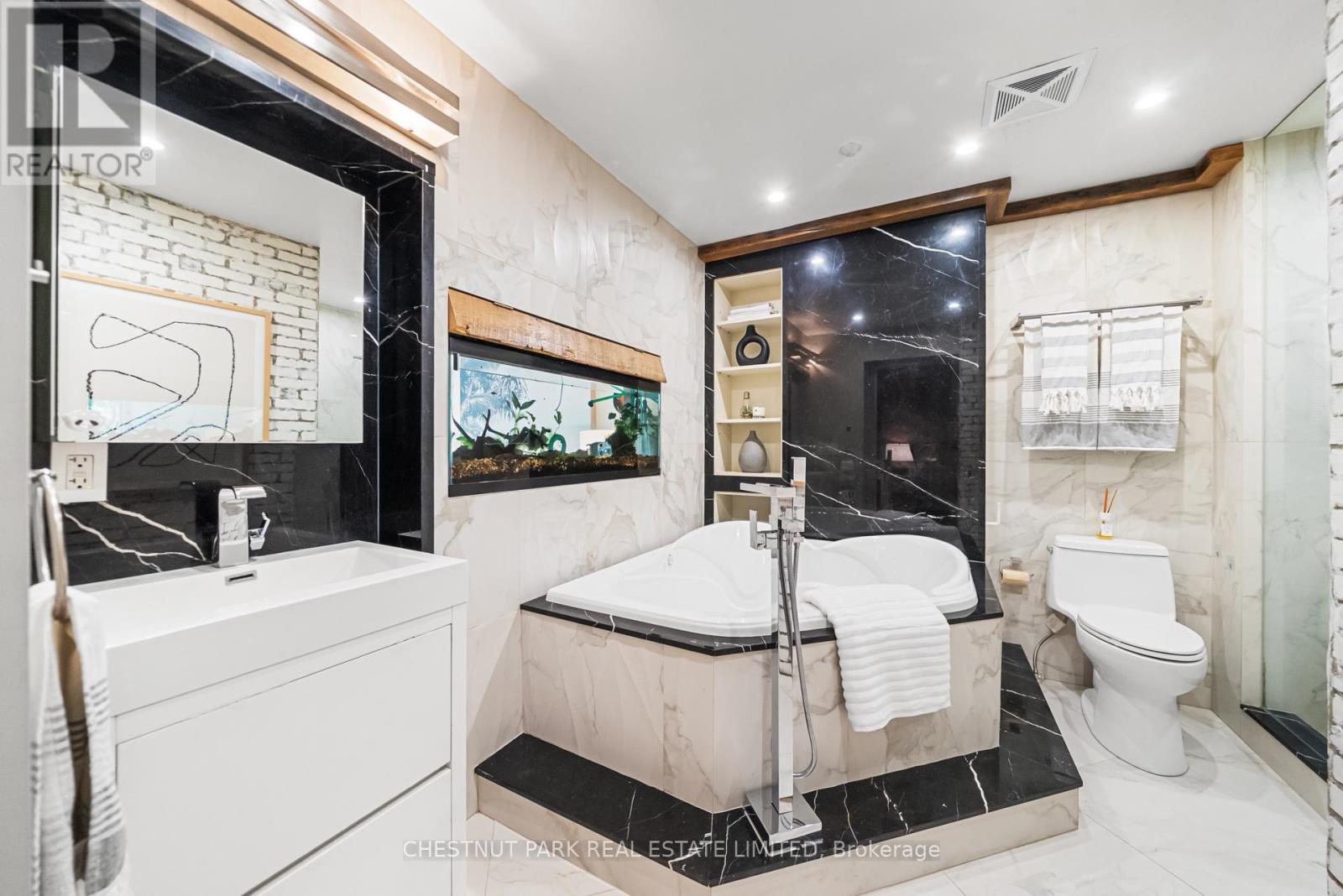#107 150 HOMEWOOD AVENUE - 29