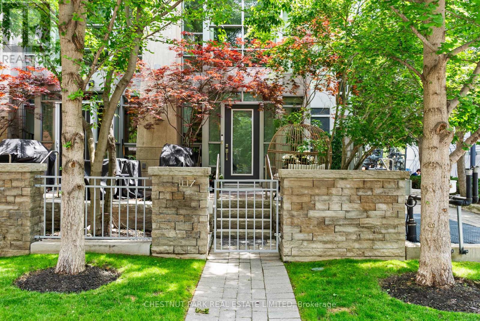 #107 150 HOMEWOOD AVENUE - 33