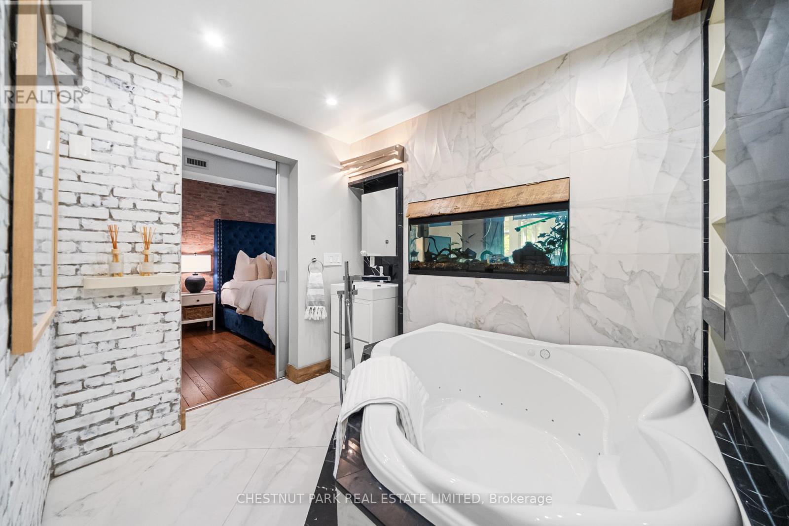 #107 150 HOMEWOOD AVENUE - 31