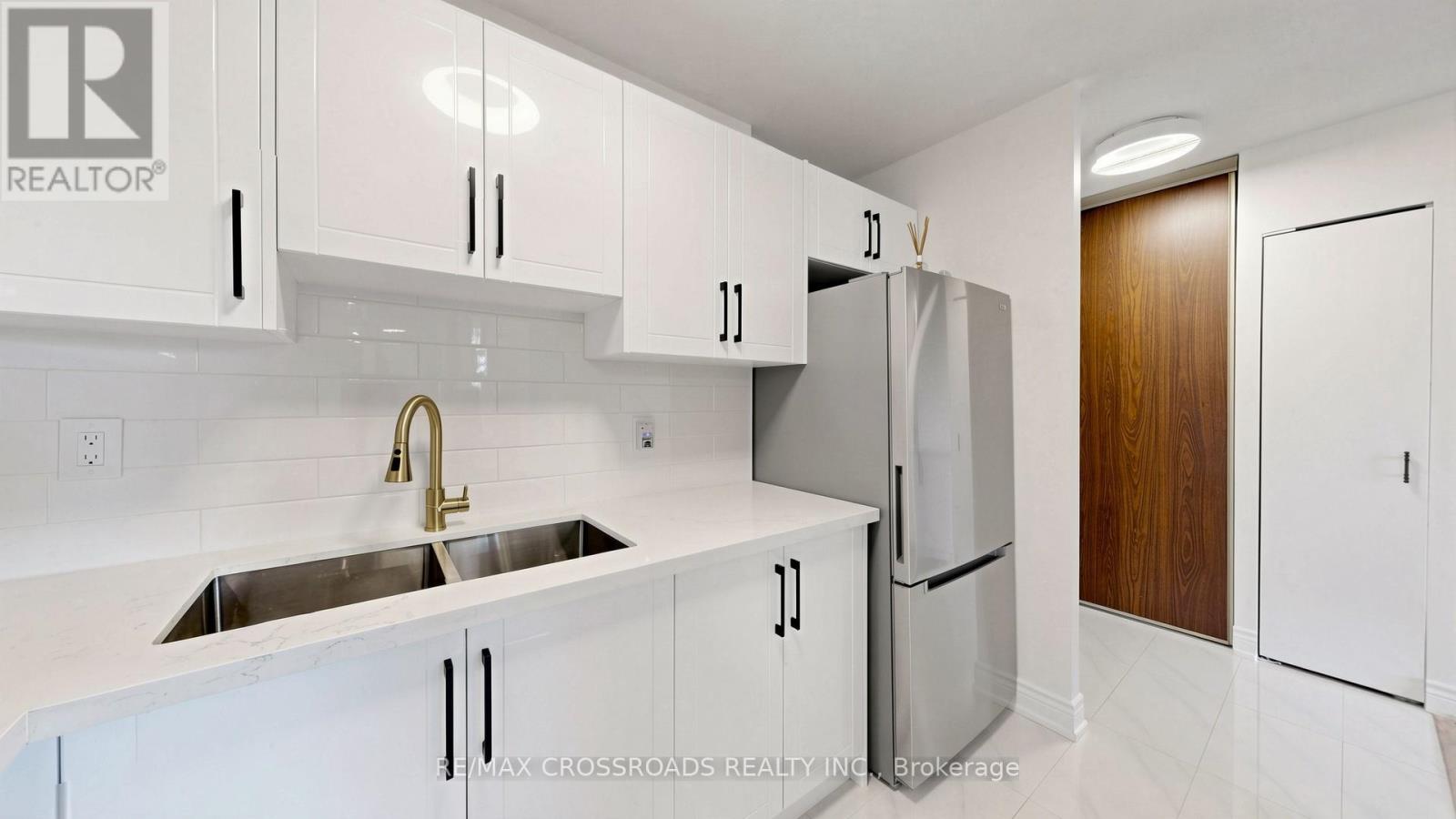 #411 15 TORRANCE ROAD - 15