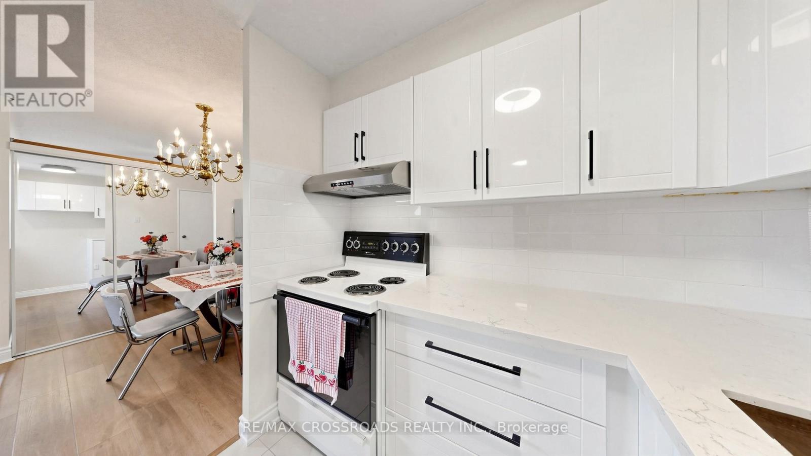 #411 15 TORRANCE ROAD - 16