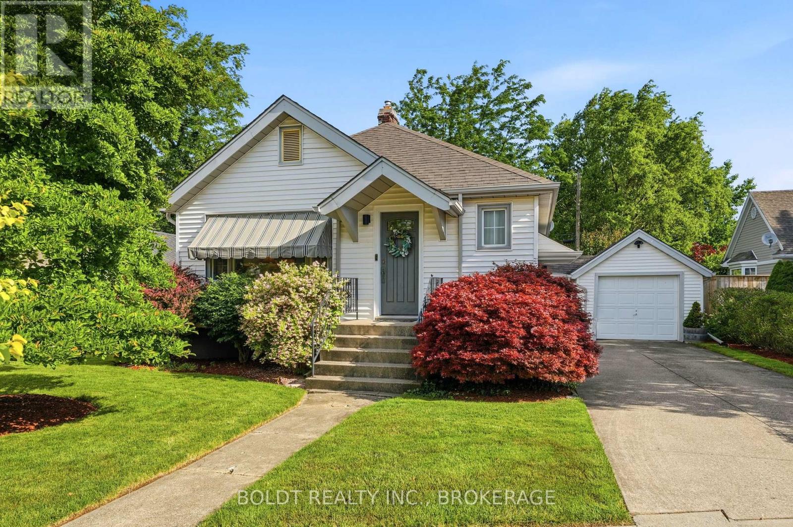9 WOODGATE AVENUE - 1