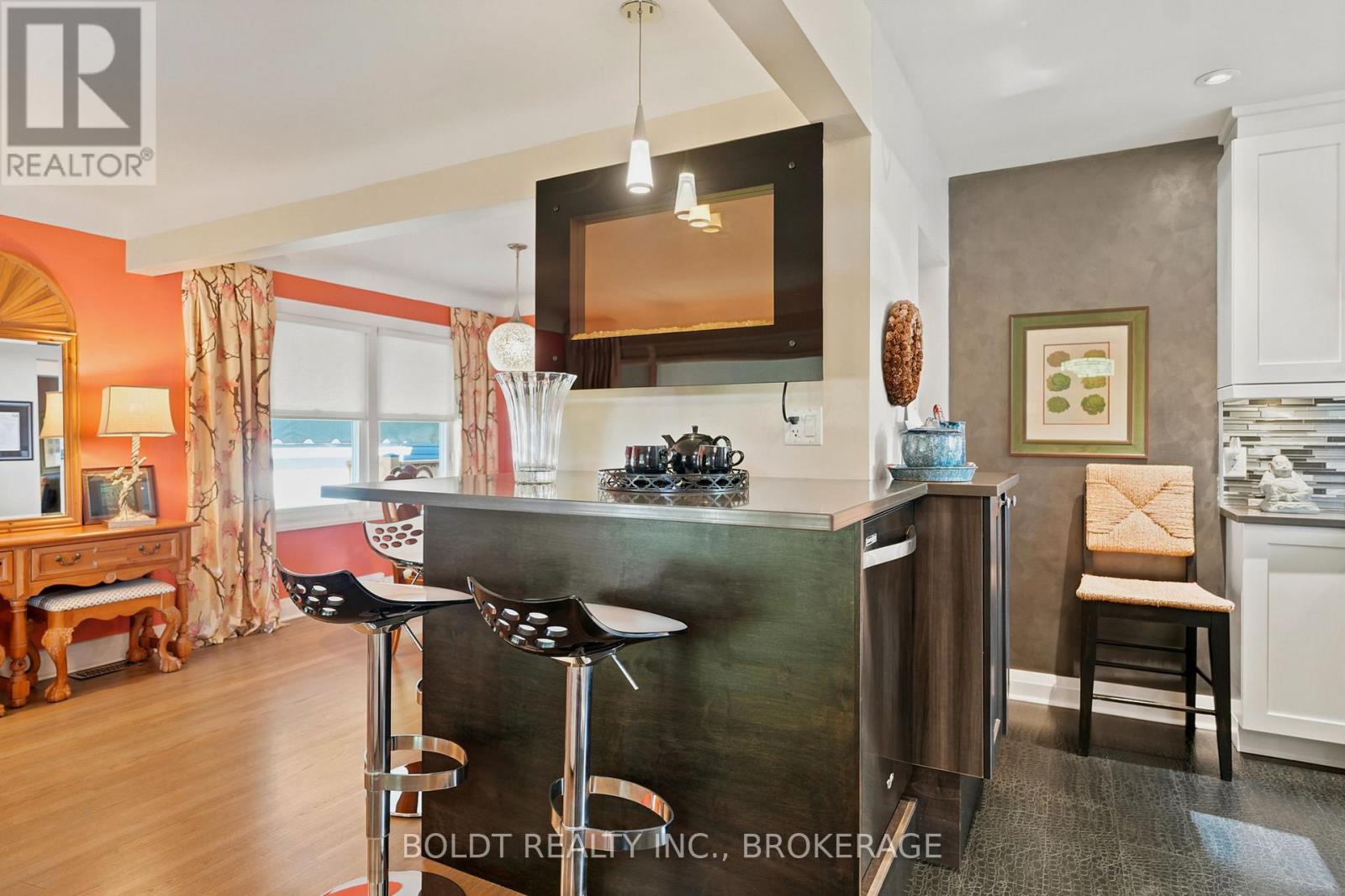 9 WOODGATE AVENUE - 11