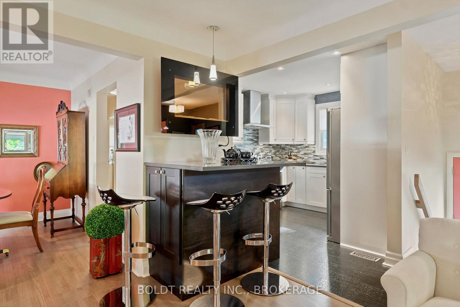 9 WOODGATE AVENUE - 12