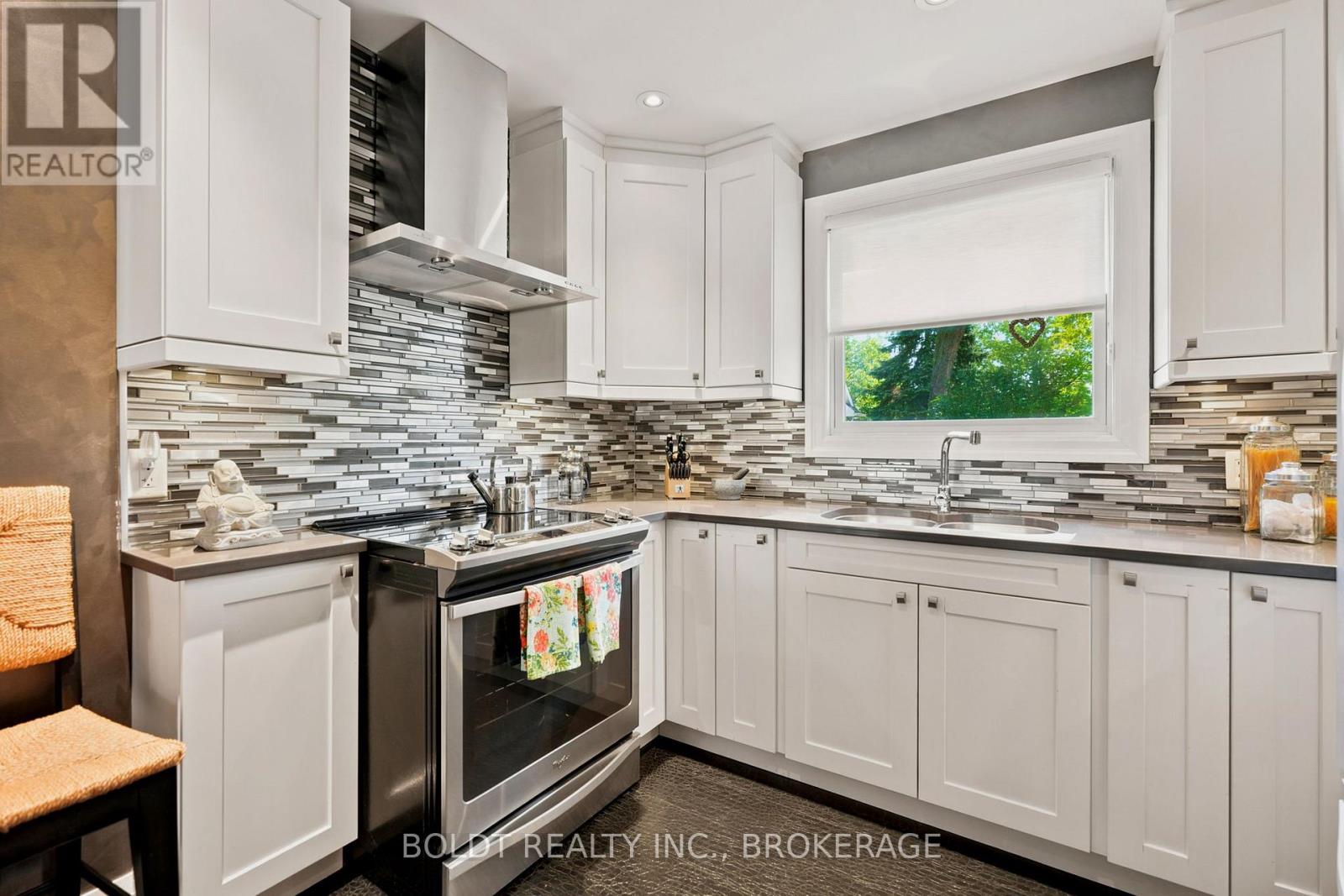 9 WOODGATE AVENUE - 14