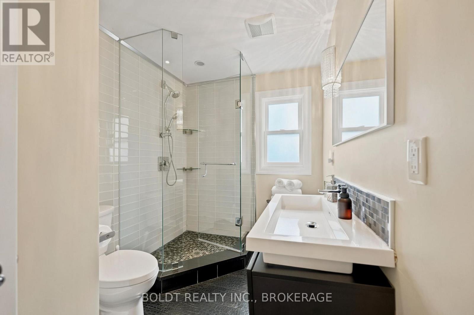 9 WOODGATE AVENUE - 17