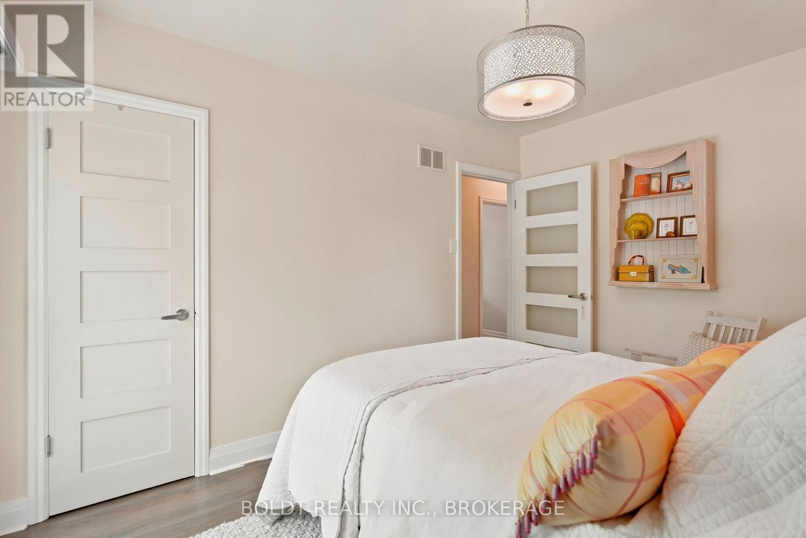 9 WOODGATE AVENUE - 20