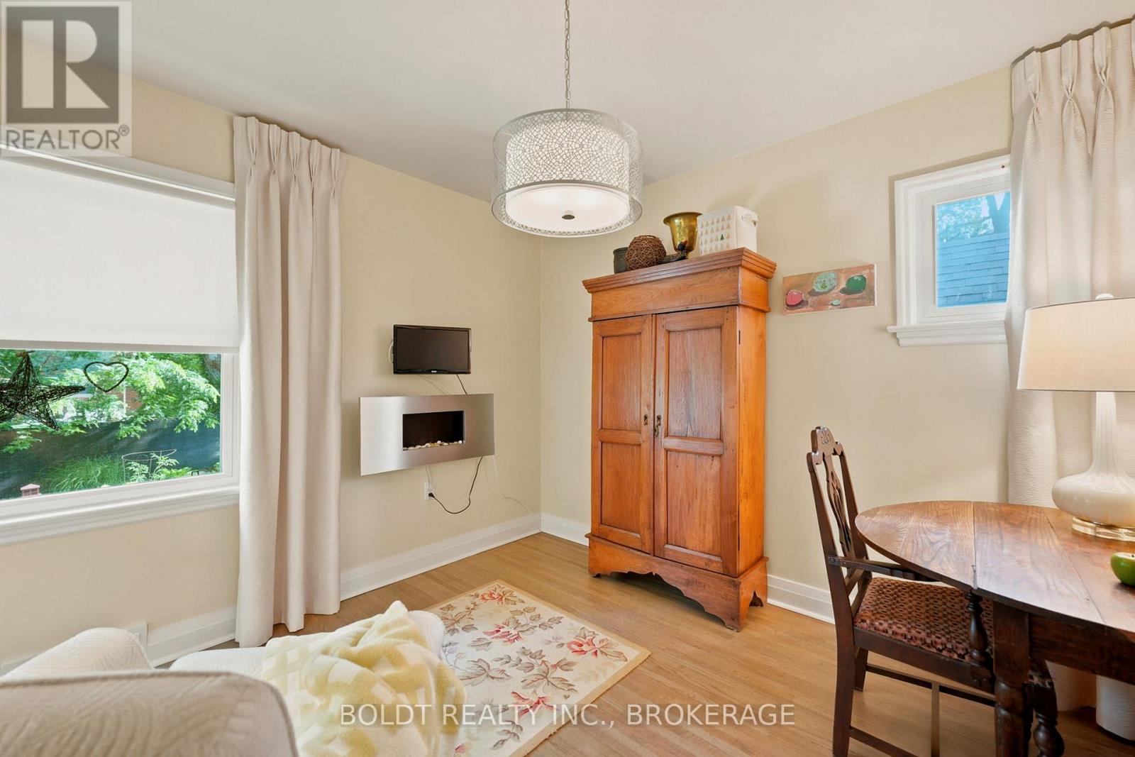 9 WOODGATE AVENUE - 21