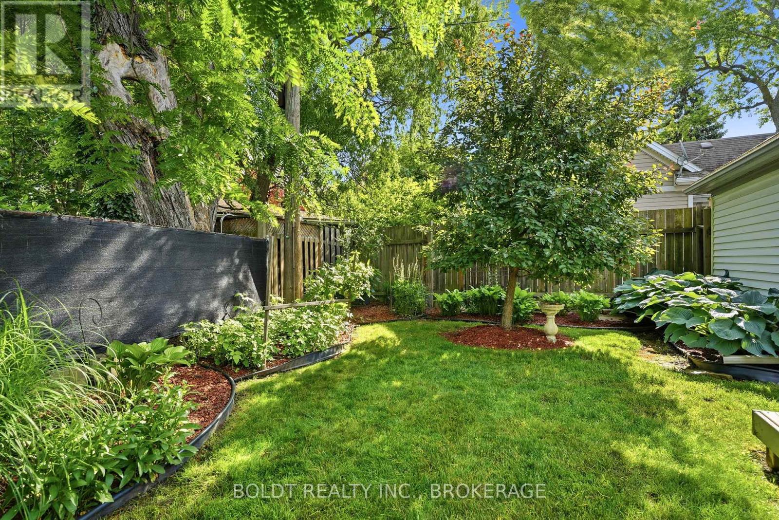 9 WOODGATE AVENUE - 33