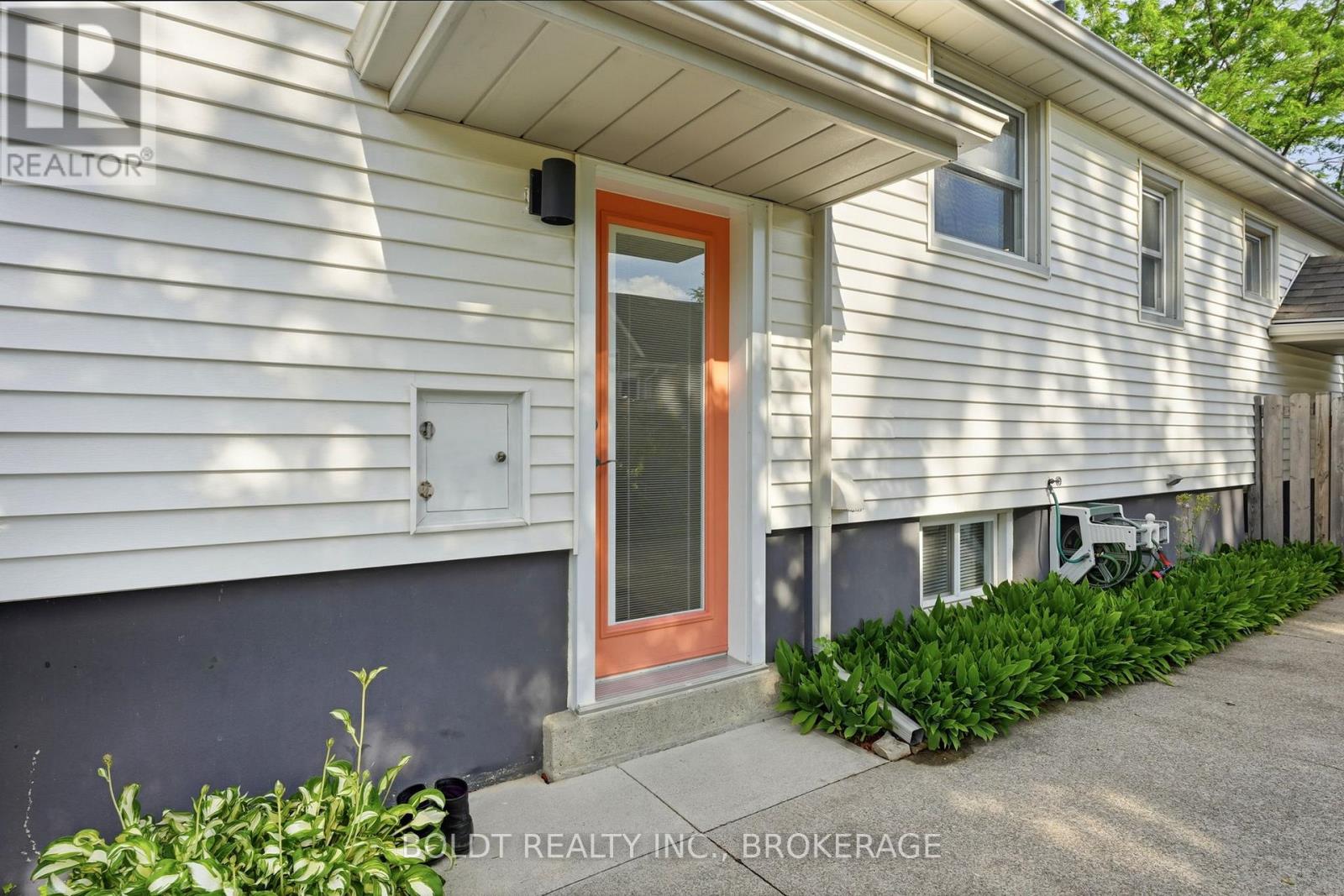 9 WOODGATE AVENUE - 4