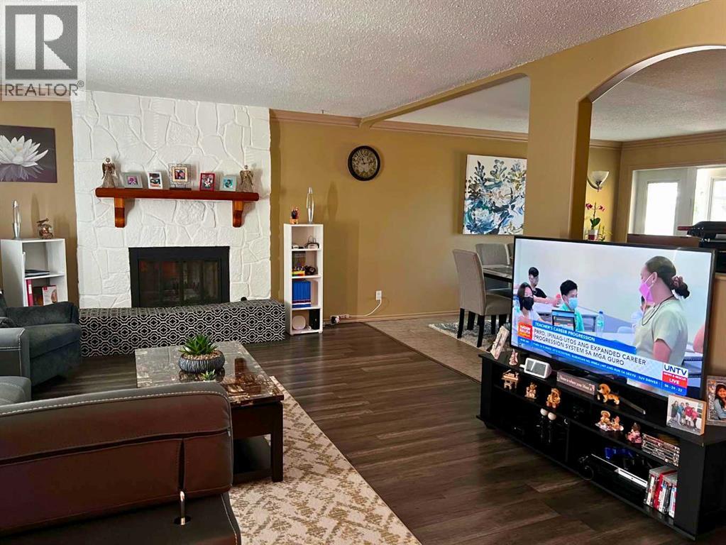 5404 46 Street - 6
