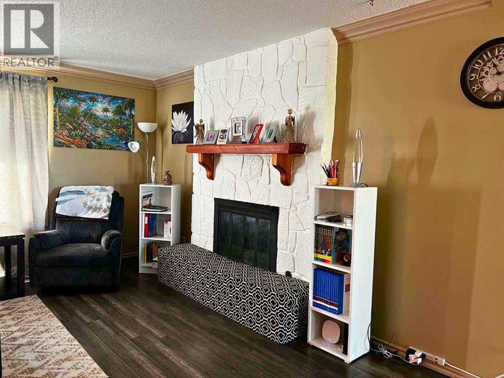 5404 46 Street - 7