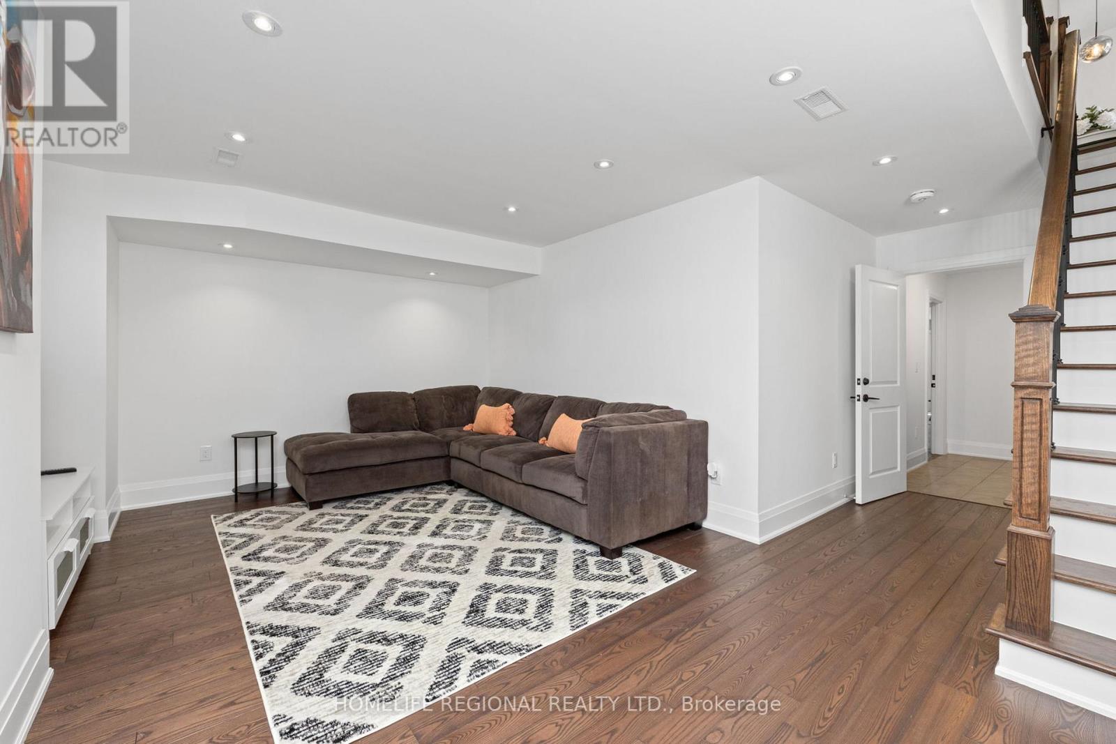 313 ROBINA AVENUE - 30