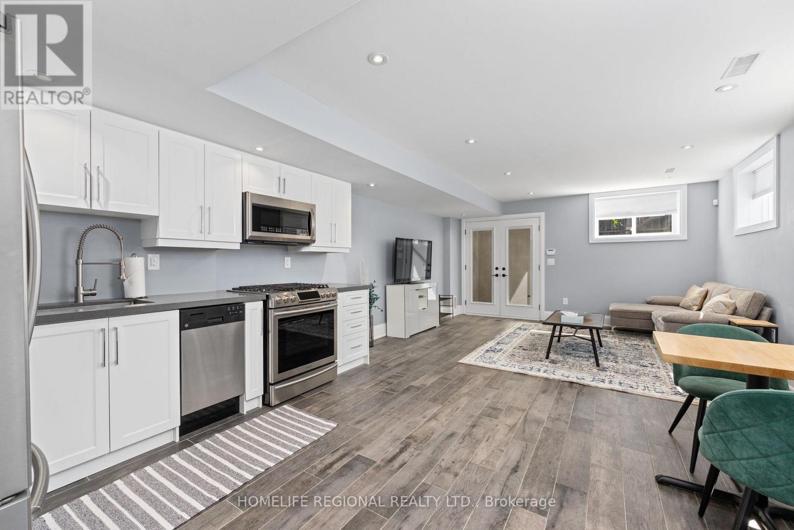 313 ROBINA AVENUE - 33