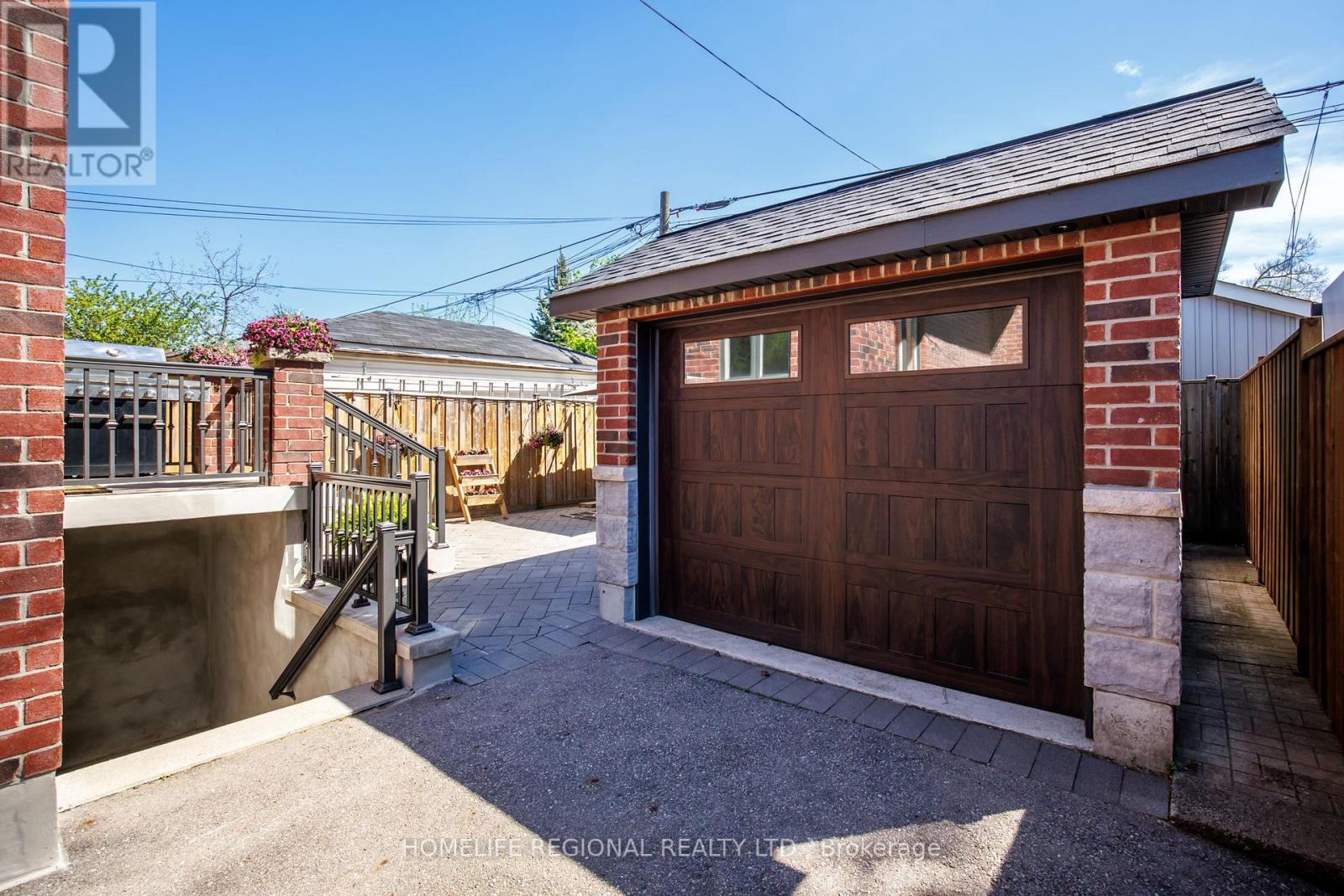 313 ROBINA AVENUE - 42