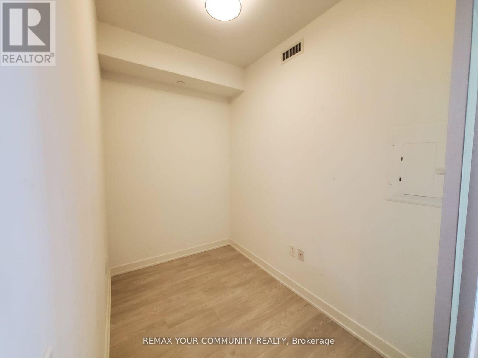 #408 15 QUEENS QUAY E - 7