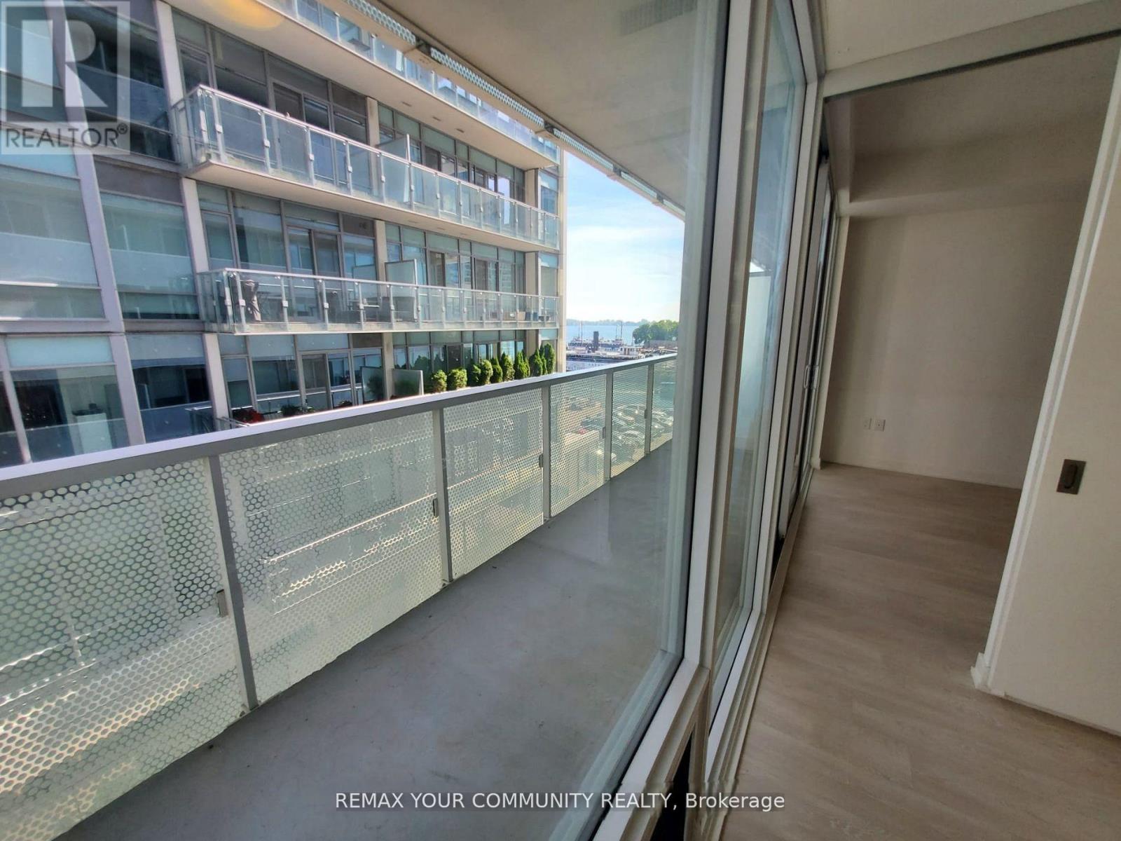 #408 15 QUEENS QUAY E - 9