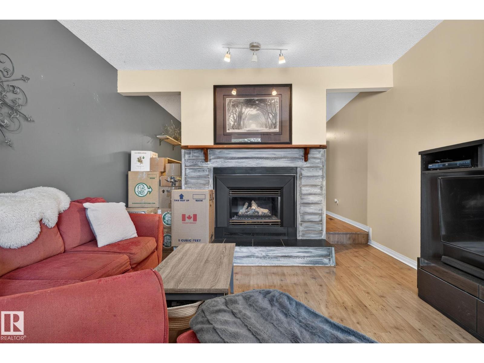 #10 1904 48 ST NW - 8