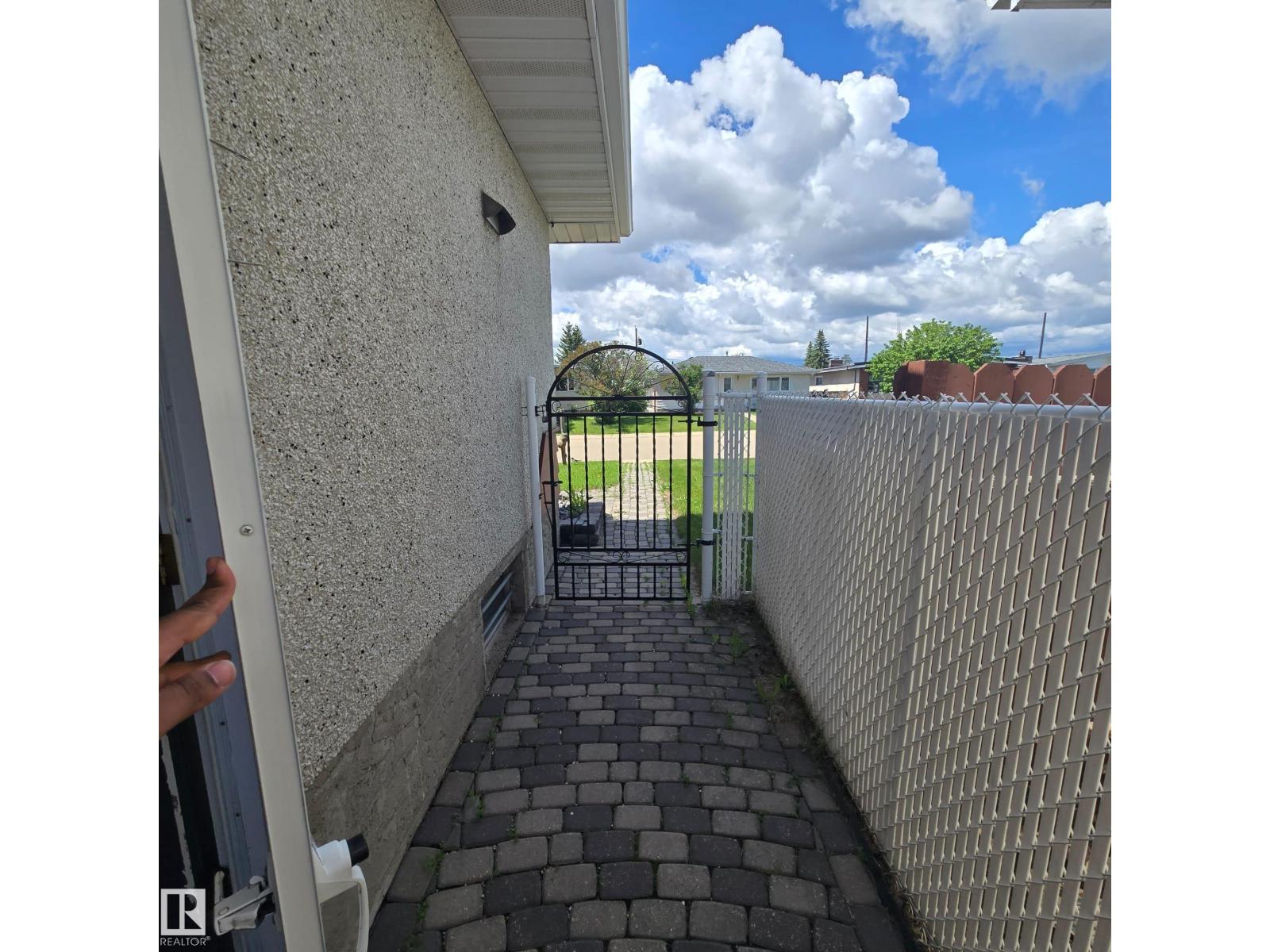 13007 79 Street NW - Photo 25