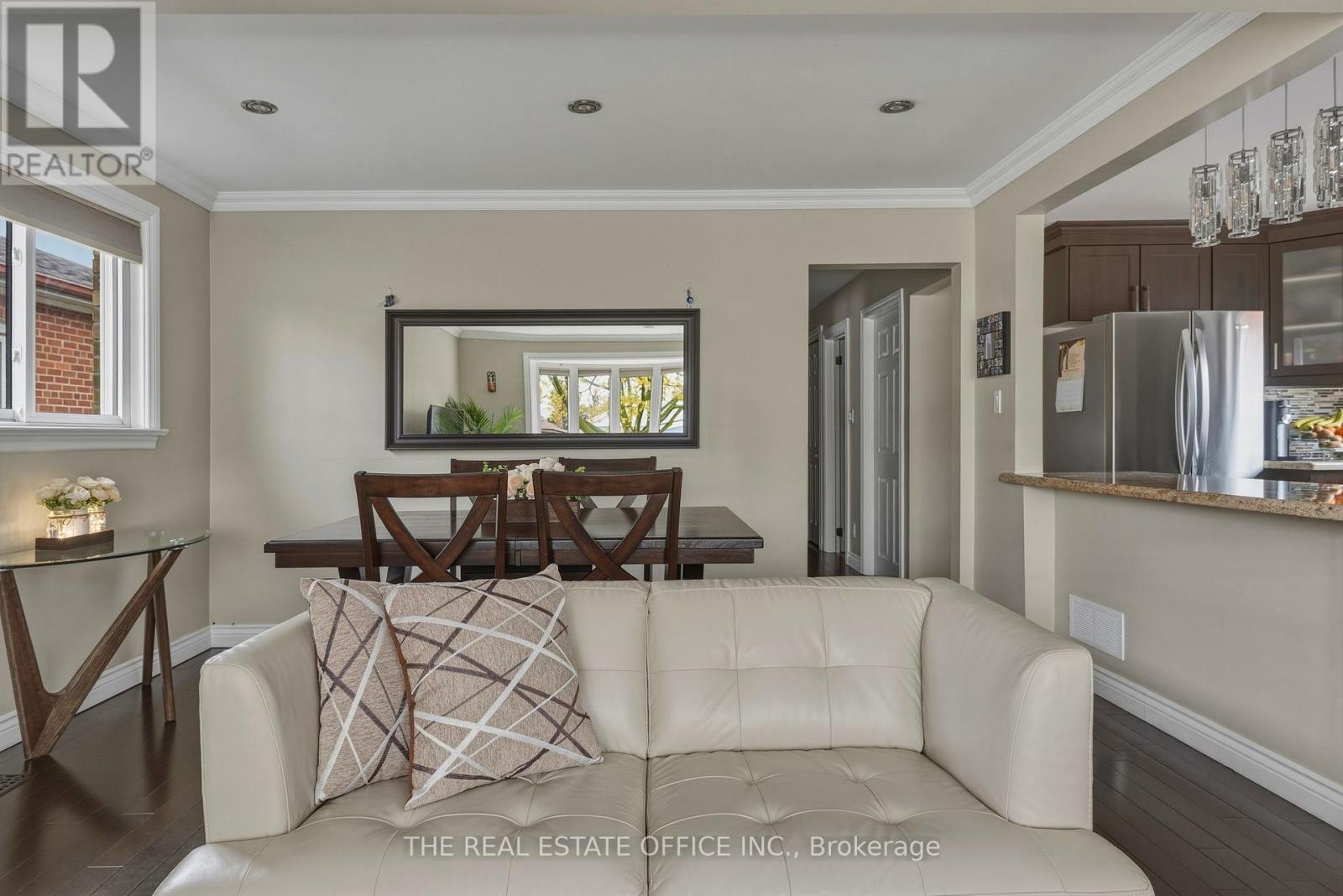 51 GILROY DRIVE - 10