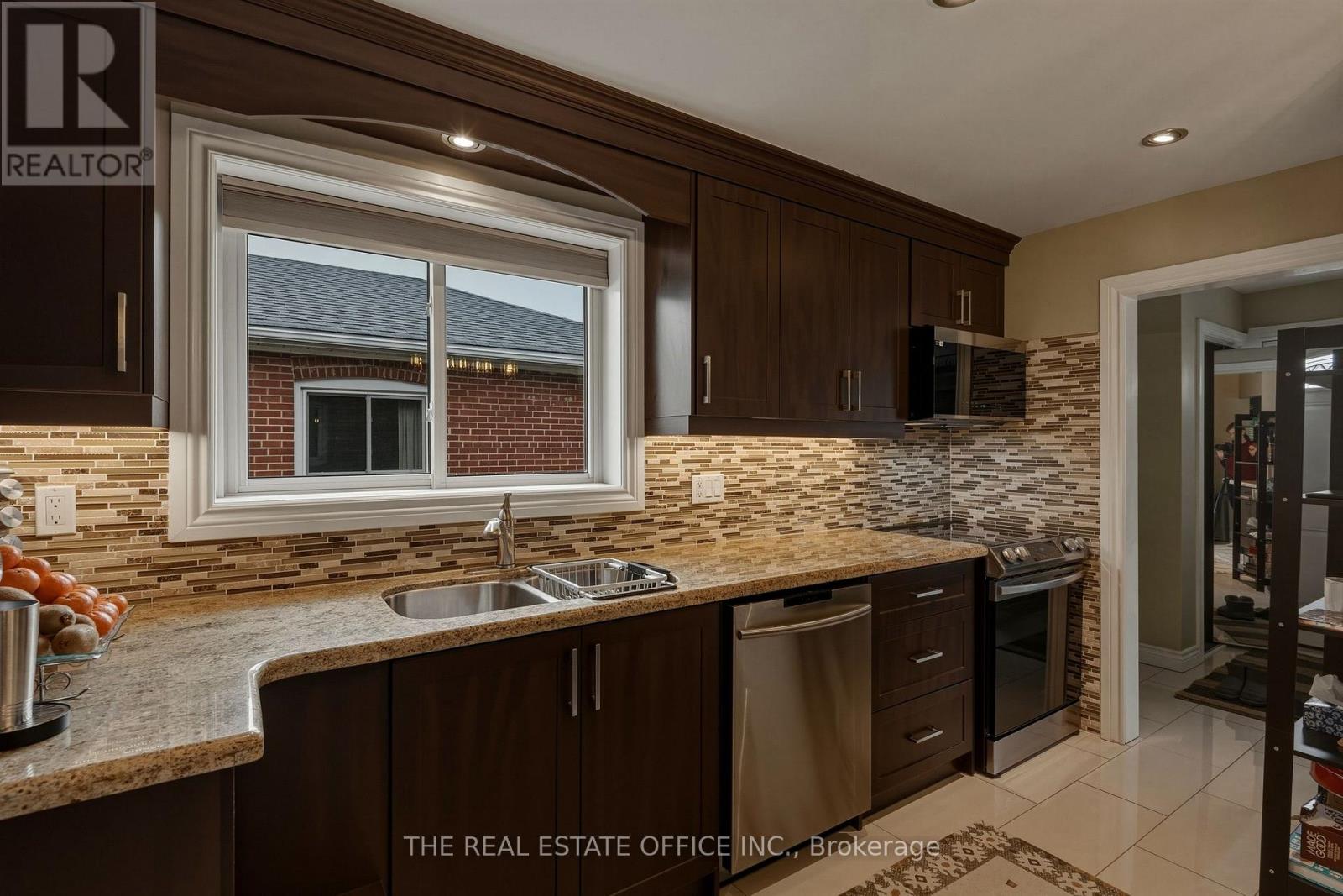 51 GILROY DRIVE - 18