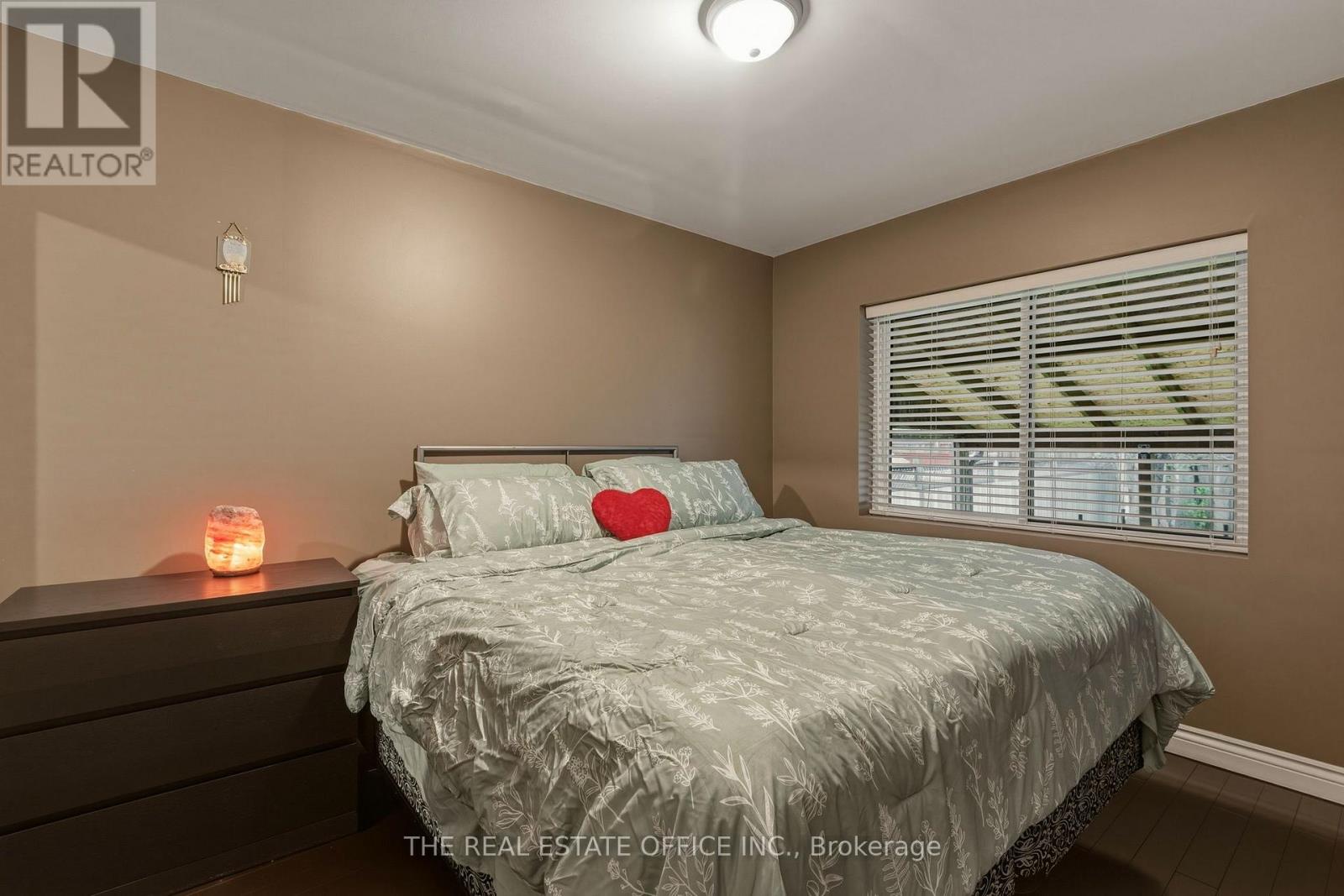 51 GILROY DRIVE - 23